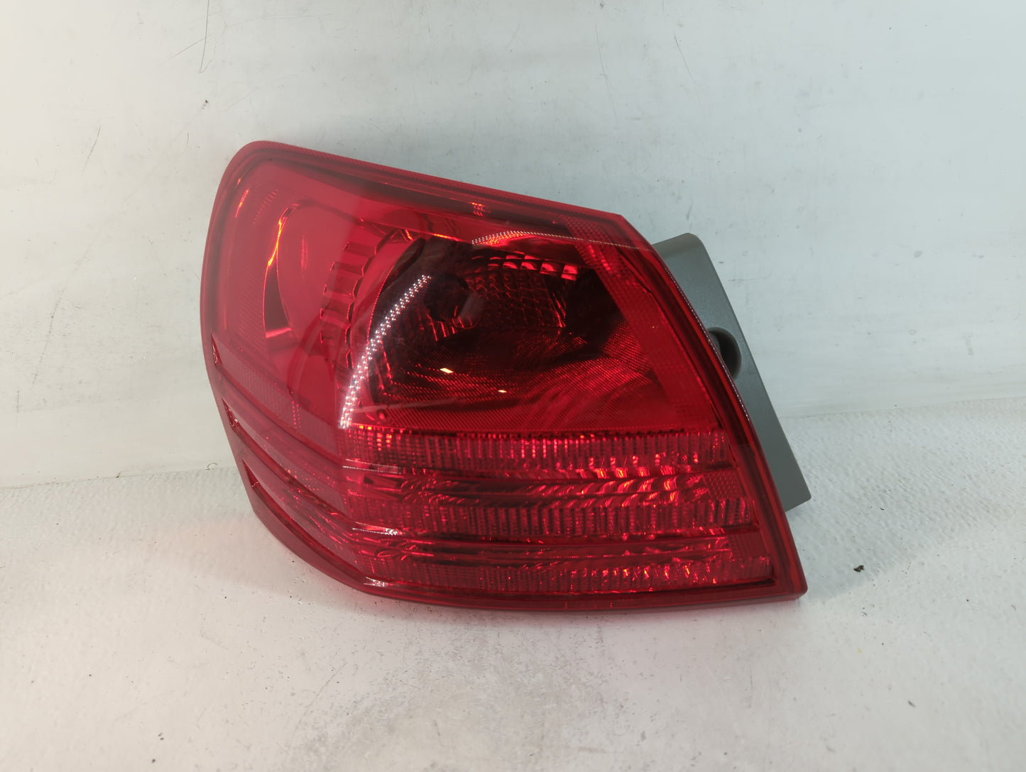 2008-2015 Nissan Rogue Tail Light Assembly Driver Left OEM Fits Fits 2008 2009 2010 2011 2012 2013 2014 2015 OEM Used Auto P
