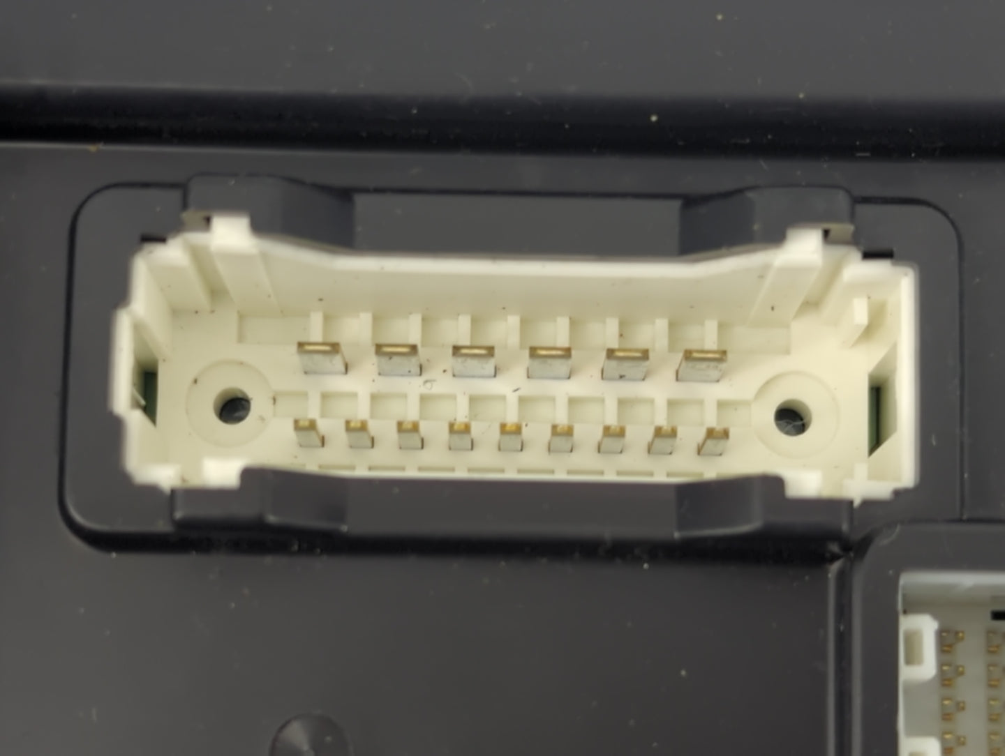 2010-2014 Nissan Rogue Body Control Module Bcm Inner Cabin Fuse Box - Oemusedautoparts1.com