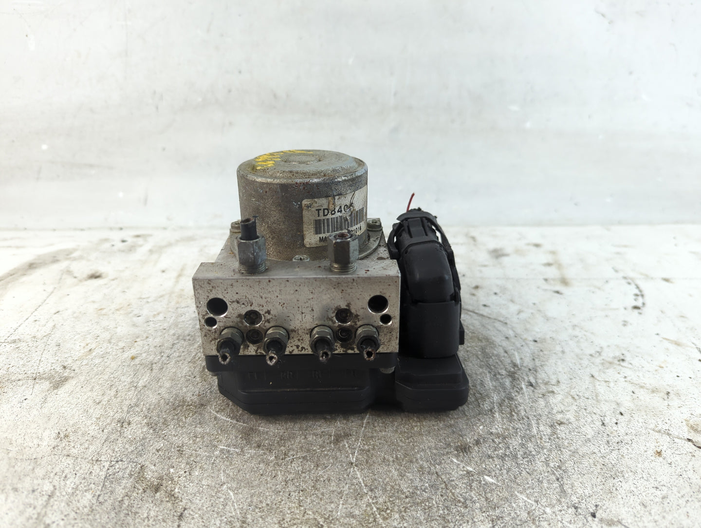 2012-2015 Nissan Rogue ABS Pump Control Module Replacement P/N:TD8405 Fits Fits 2012 2013 2014 2015 OEM Used Auto Parts - Oe