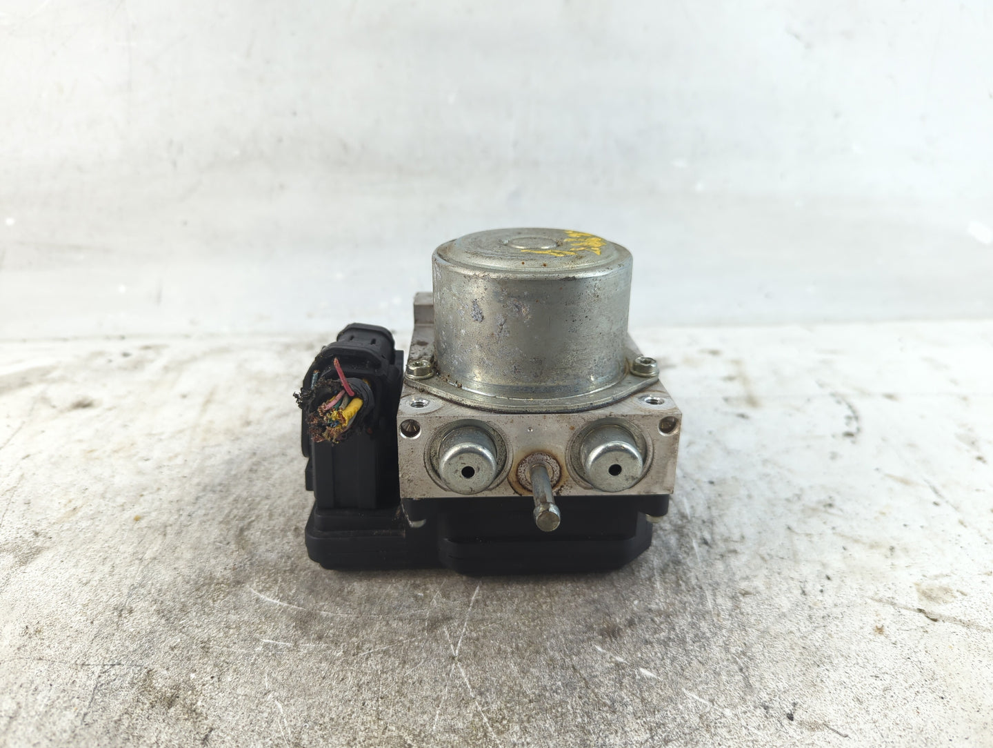 2012-2015 Nissan Rogue ABS Pump Control Module Replacement P/N:TD8405 Fits Fits 2012 2013 2014 2015 OEM Used Auto Parts - Oe