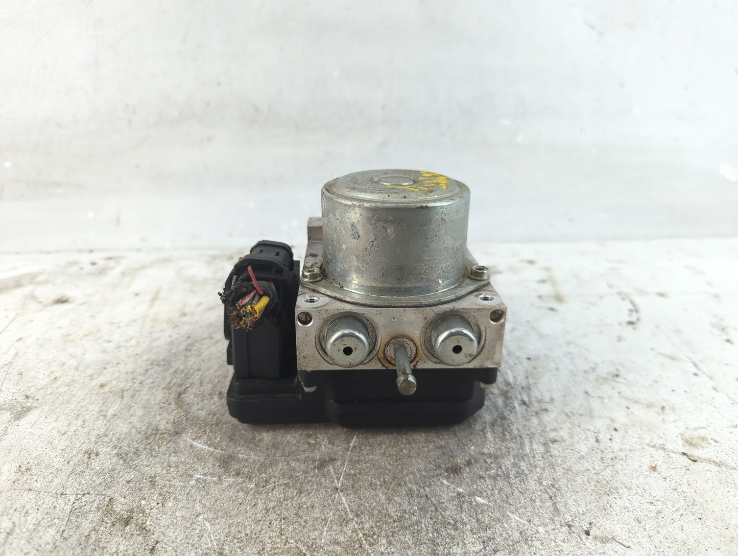 2012-2015 Nissan Rogue ABS Pump Control Module Replacement P/N:TD8405 Fits Fits 2012 2013 2014 2015 OEM Used Auto Parts - Oe