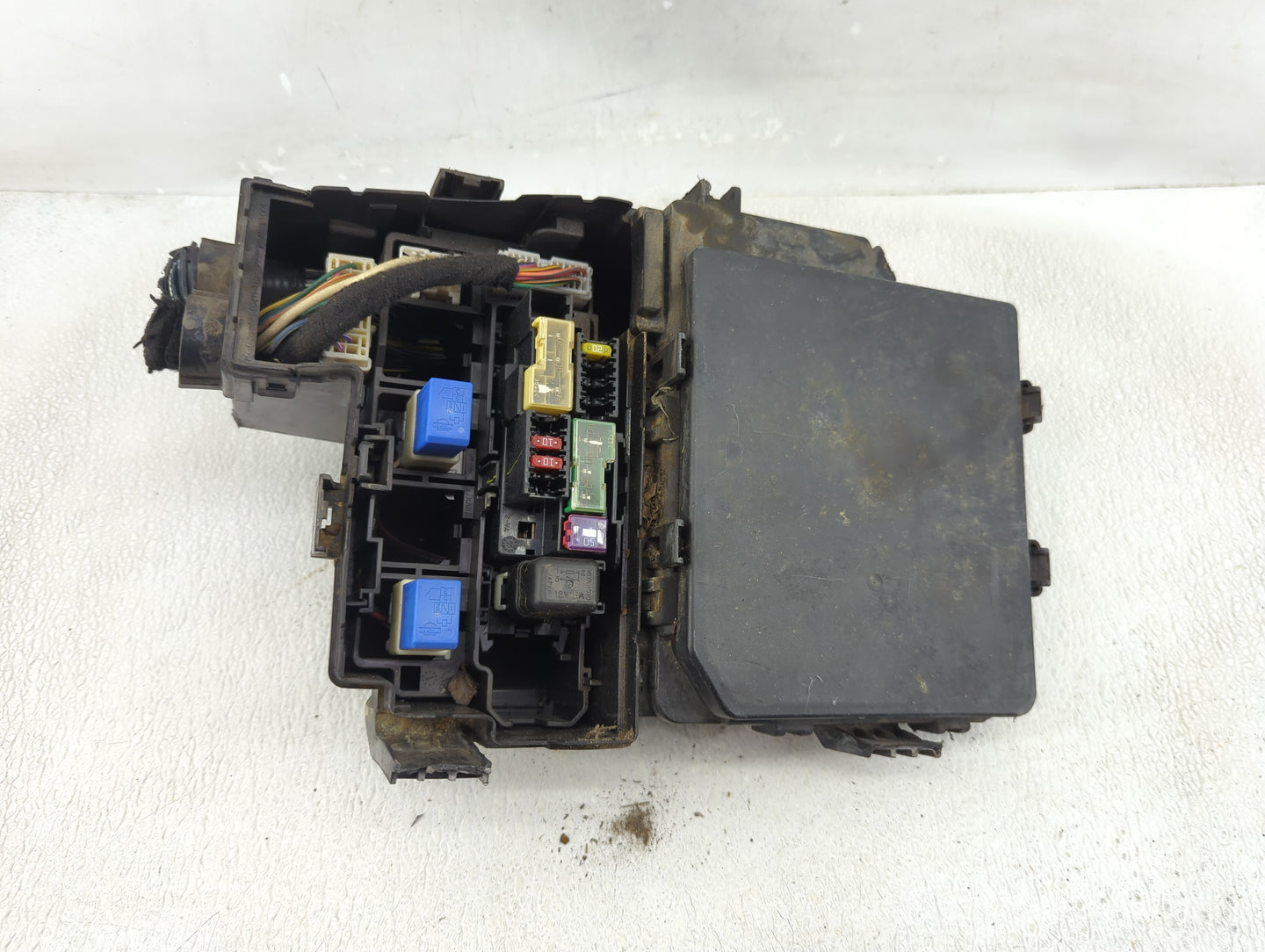 2007-2012 Nissan Sentra Fusebox Fuse Box Panel Relay Module P/N:284B8 ET000 Fits Fits 2007 2008 2009 2010 2011 2012 OEM Used