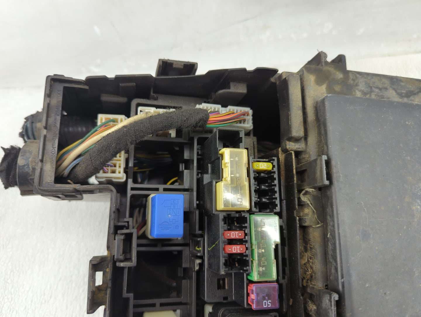 2007-2012 Nissan Sentra Fusebox Fuse Box Panel Relay Module P/N:284B8 ET000 Fits Fits 2007 2008 2009 2010 2011 2012 OEM Used