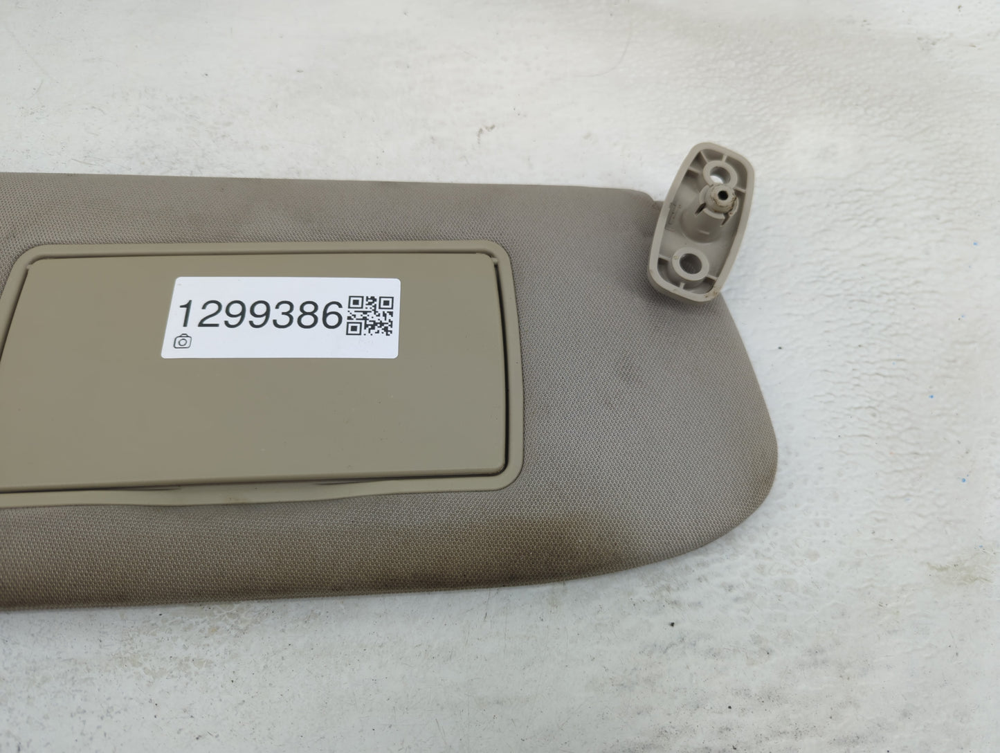2011-2012 Nissan Sentra Sun Visor Shade Replacement Passenger Right Mirror Fits Fits 2011 2012 OEM Used Auto Parts - Oemused
