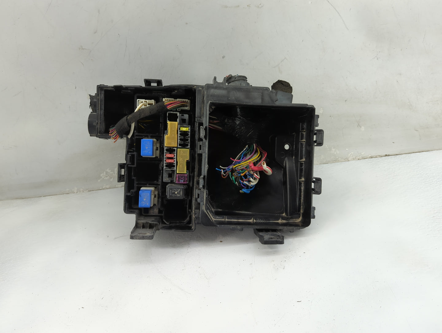 2007-2012 Nissan Sentra Fusebox Fuse Box Panel Relay Module P/N:284B8 ET000 284B6 ET03A Fits Fits 2007 2008 2009 2010 2011 2