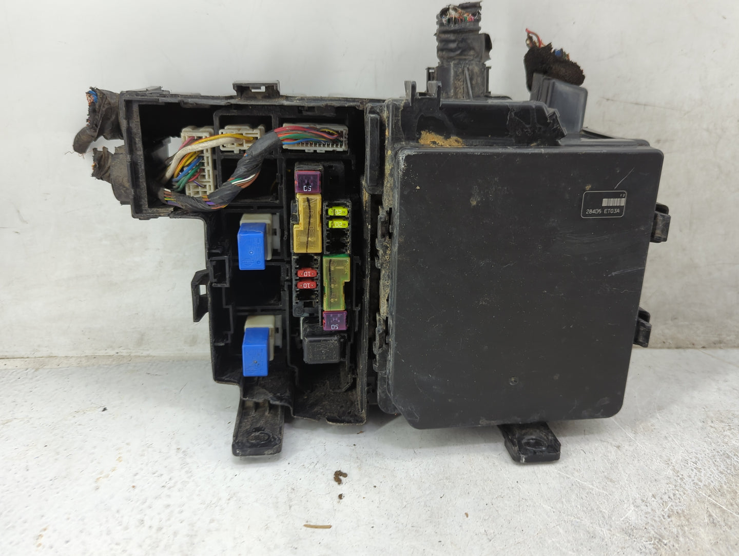 2007-2012 Nissan Sentra Fusebox Fuse Box Panel Relay Module P/N:28405 ET03A Fits Fits 2007 2008 2009 2010 2011 2012 OEM Used