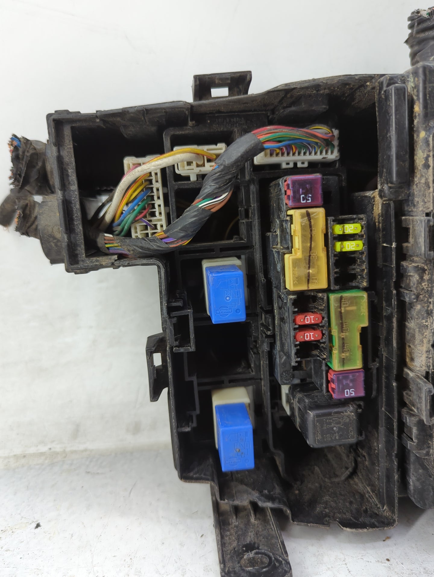 2007-2012 Nissan Sentra Fusebox Fuse Box Panel Relay Module P/N:28405 ET03A Fits Fits 2007 2008 2009 2010 2011 2012 OEM Used