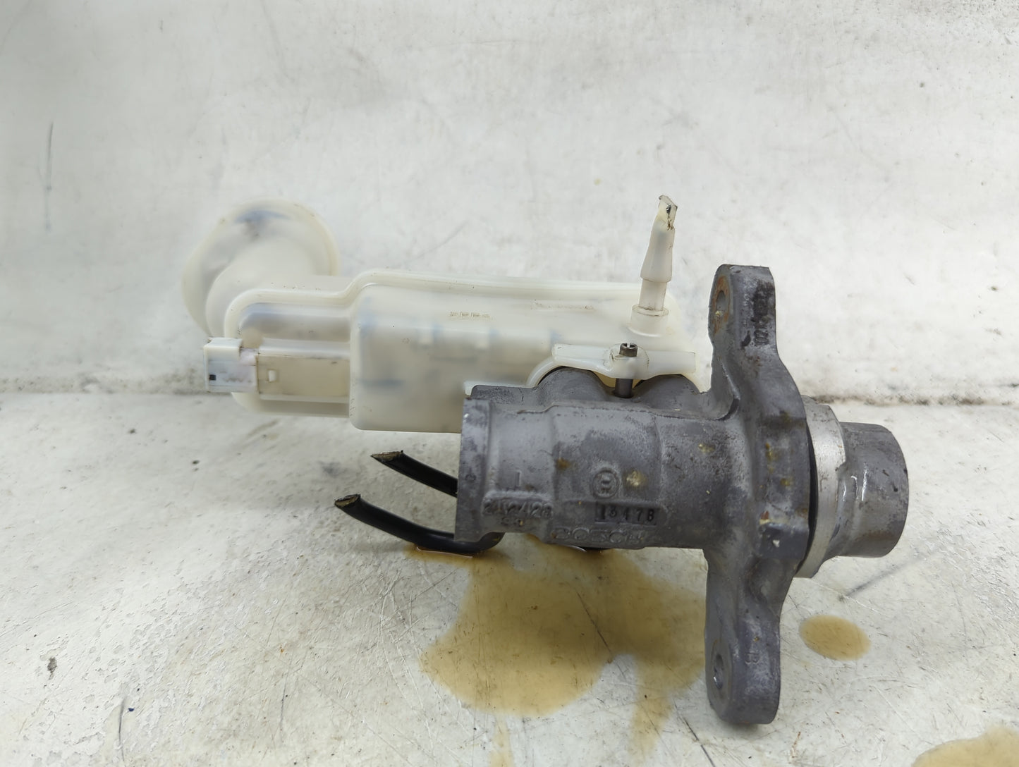 2010-2012 Nissan Sentra Brake Master Cylinder - Oemusedautoparts1.com