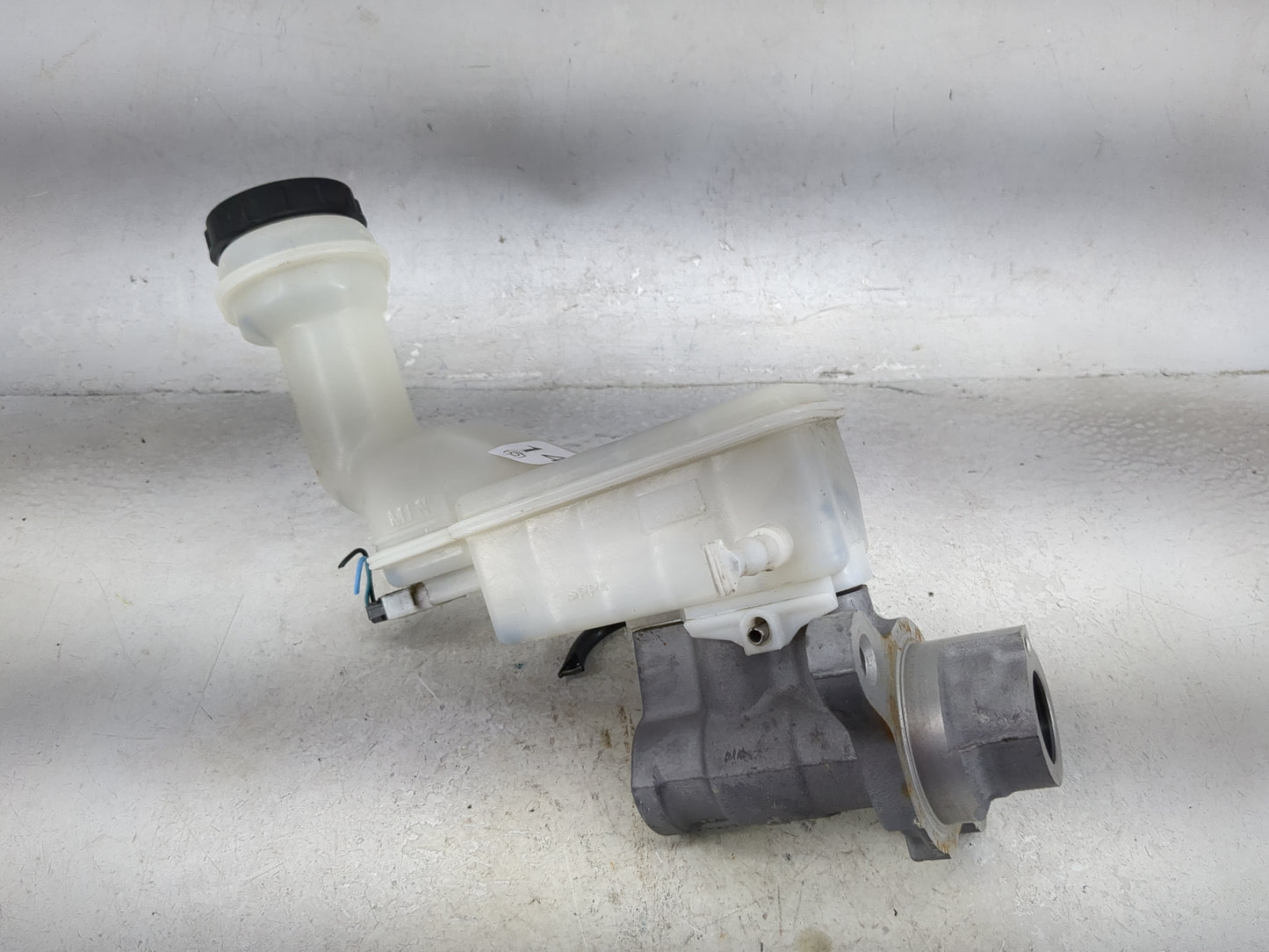 2010-2012 Nissan Sentra Brake Master Cylinder 1492454 - Oemusedautoparts1.com