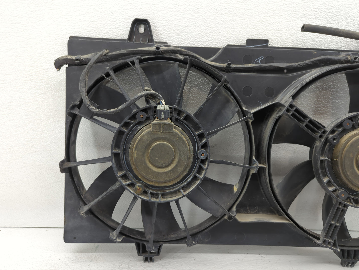 2007-2012 Nissan Sentra Left Radiator Fan Motor Assembly Black - Oemusedautoparts1.com