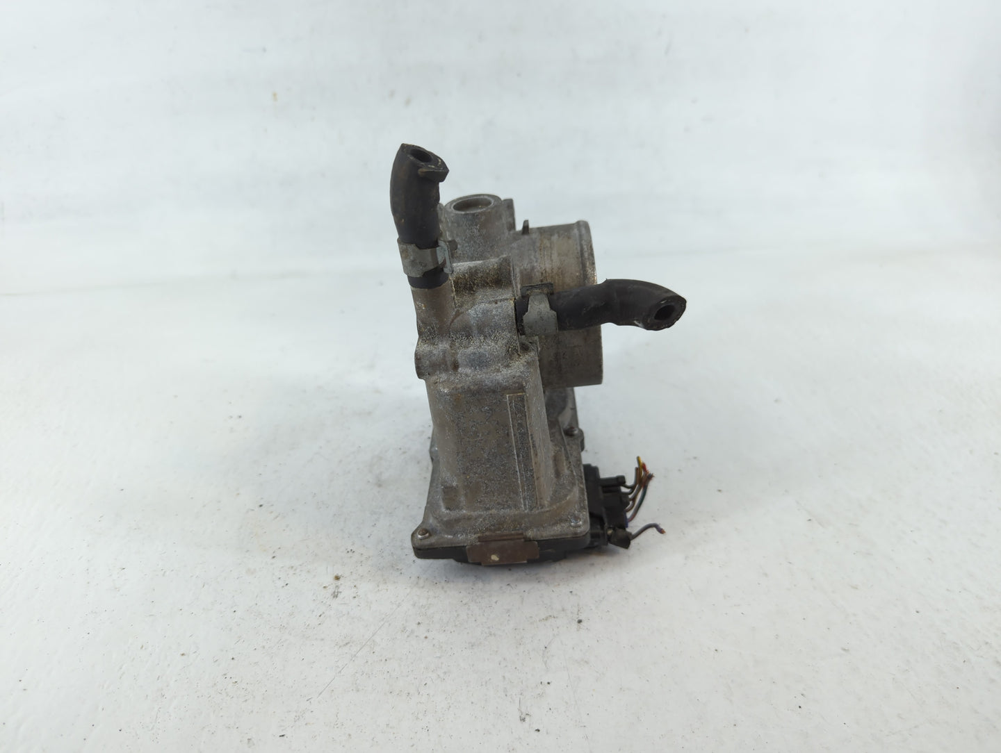 2007-2012 Nissan Sentra Throttle Body P/N:ET-A60-02 GB8E9F991BB Fits Fits 2007 2008 2009 2010 2011 2012 2013 OEM Used Auto P