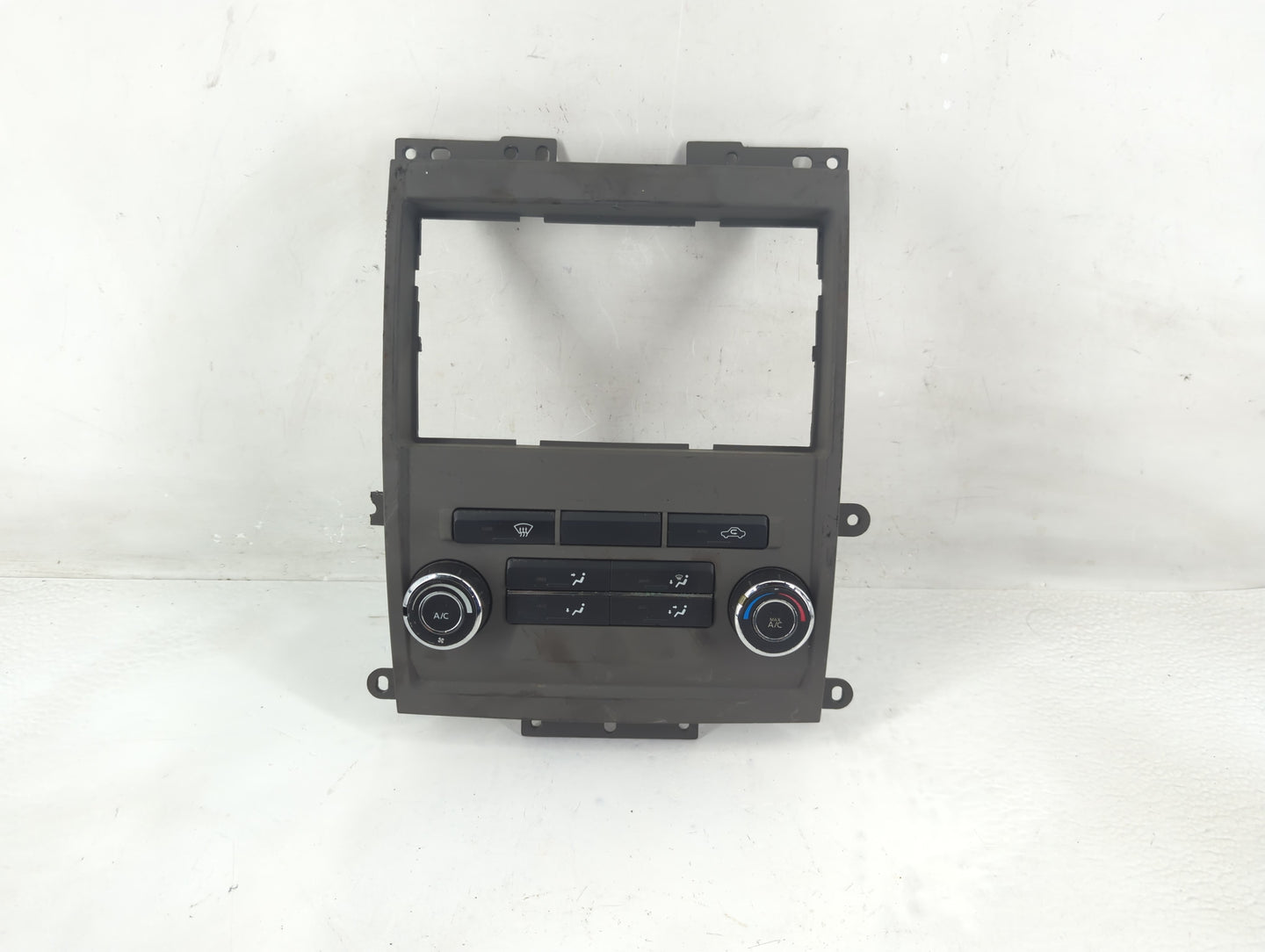2012 Nissan Titan Climate Control Module Temperature AC/Heater Replacement P/N:27510-ZL40B Fits OEM Used Auto Parts - Oemuse