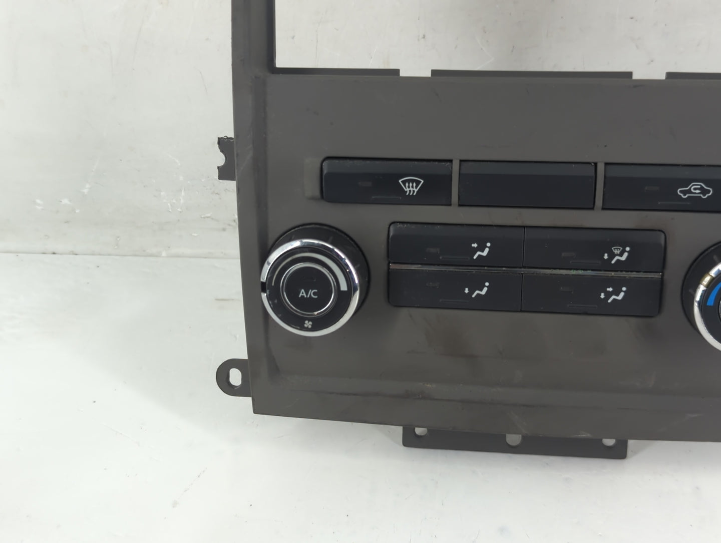 2012 Nissan Titan Climate Control Module Temperature AC/Heater Replacement P/N:27510-ZL40B Fits OEM Used Auto Parts - Oemuse