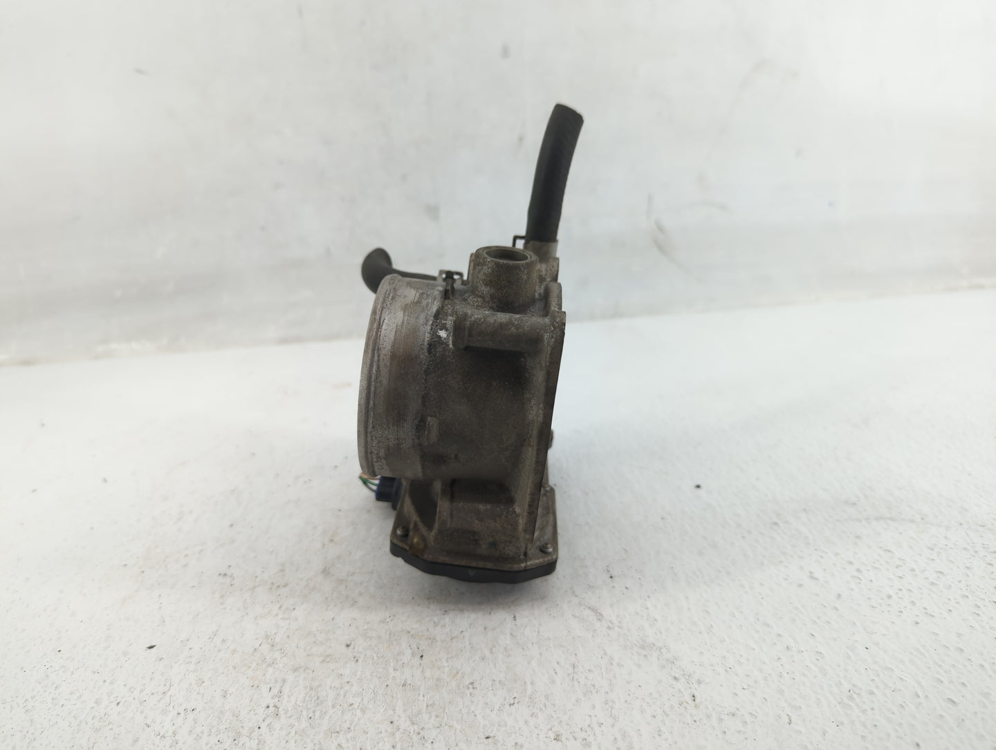 2004-2012 Nissan Titan Throttle Body P/N:16119 7S000 Fits Fits 2004 2005 2006 2007 2008 2009 2010 2011 2012 2013 2014 OEM Us
