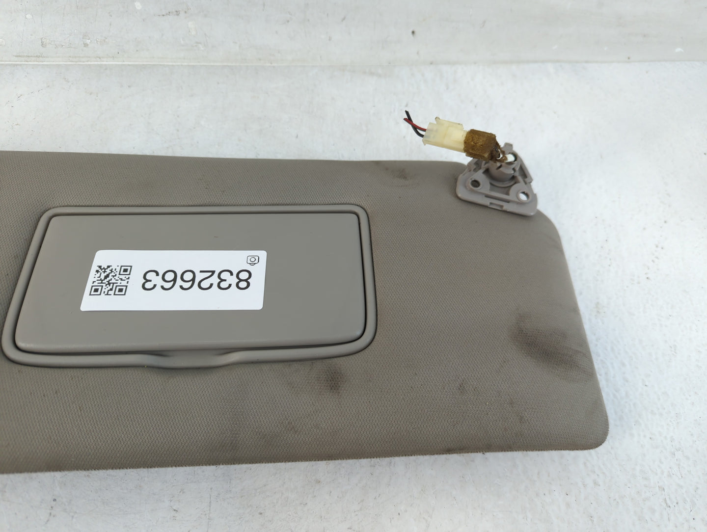 2012 Nissan Titan Sun Visor Shade Replacement Passenger Right Mirror Fits OEM Used Auto Parts - Oemusedautoparts1.com