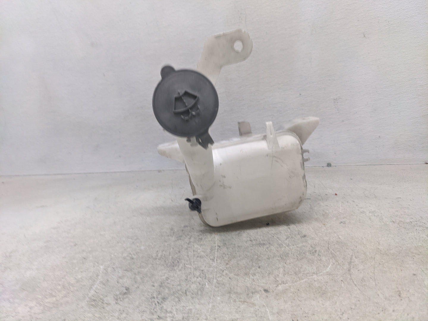 2007-2012 Nissan Versa Windshield Washer Fluid Reservoir Bottle Oem - Oemusedautoparts1.com