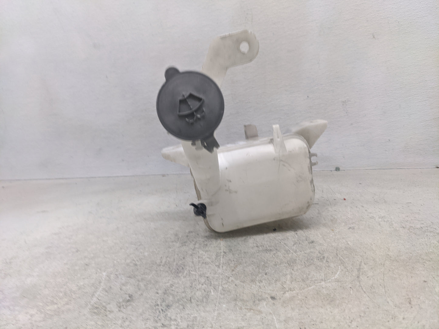 2007-2012 Nissan Versa Windshield Washer Fluid Reservoir Bottle Oem - Oemusedautoparts1.com