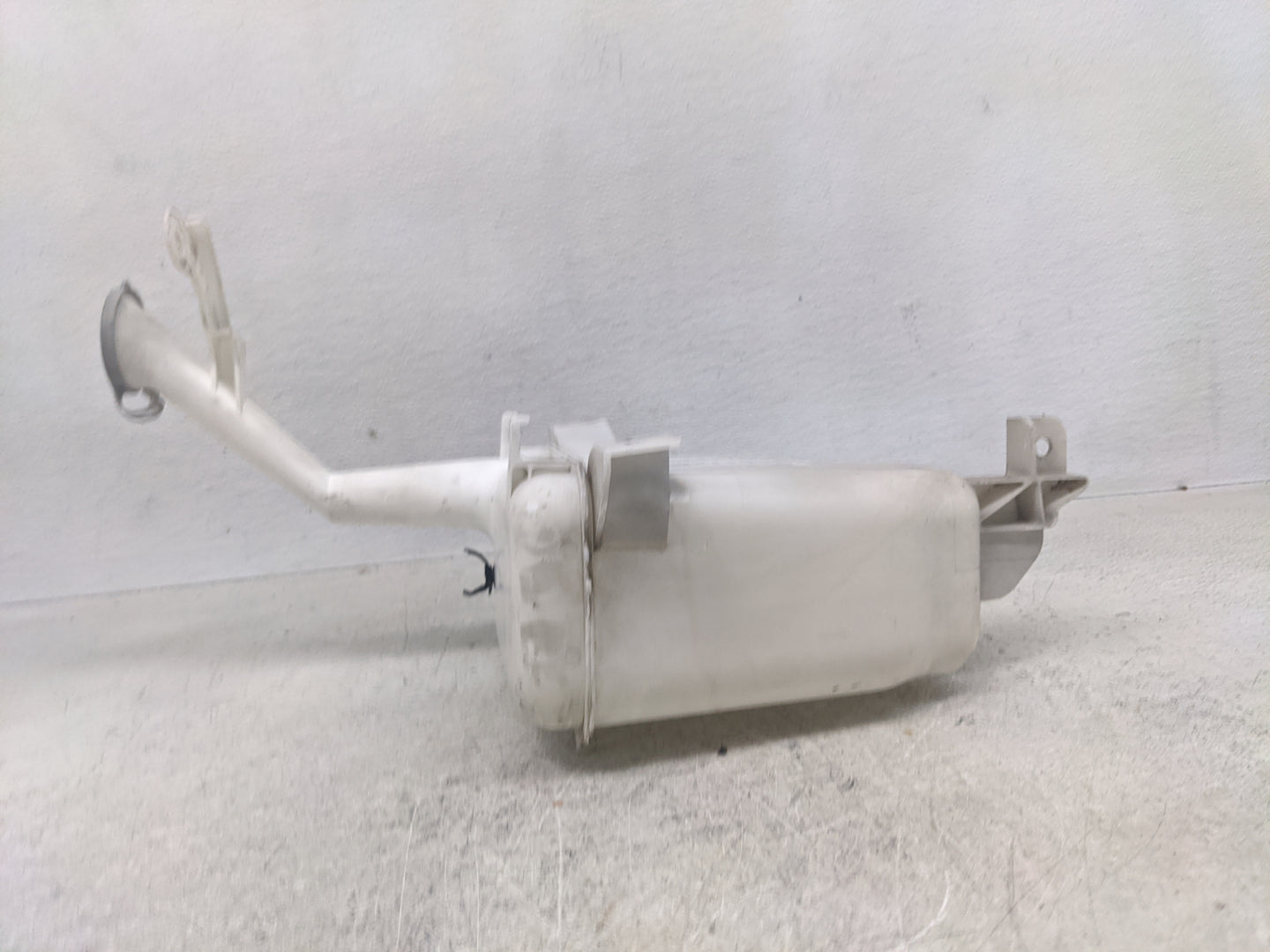 2007-2012 Nissan Versa Windshield Washer Fluid Reservoir Bottle Oem - Oemusedautoparts1.com