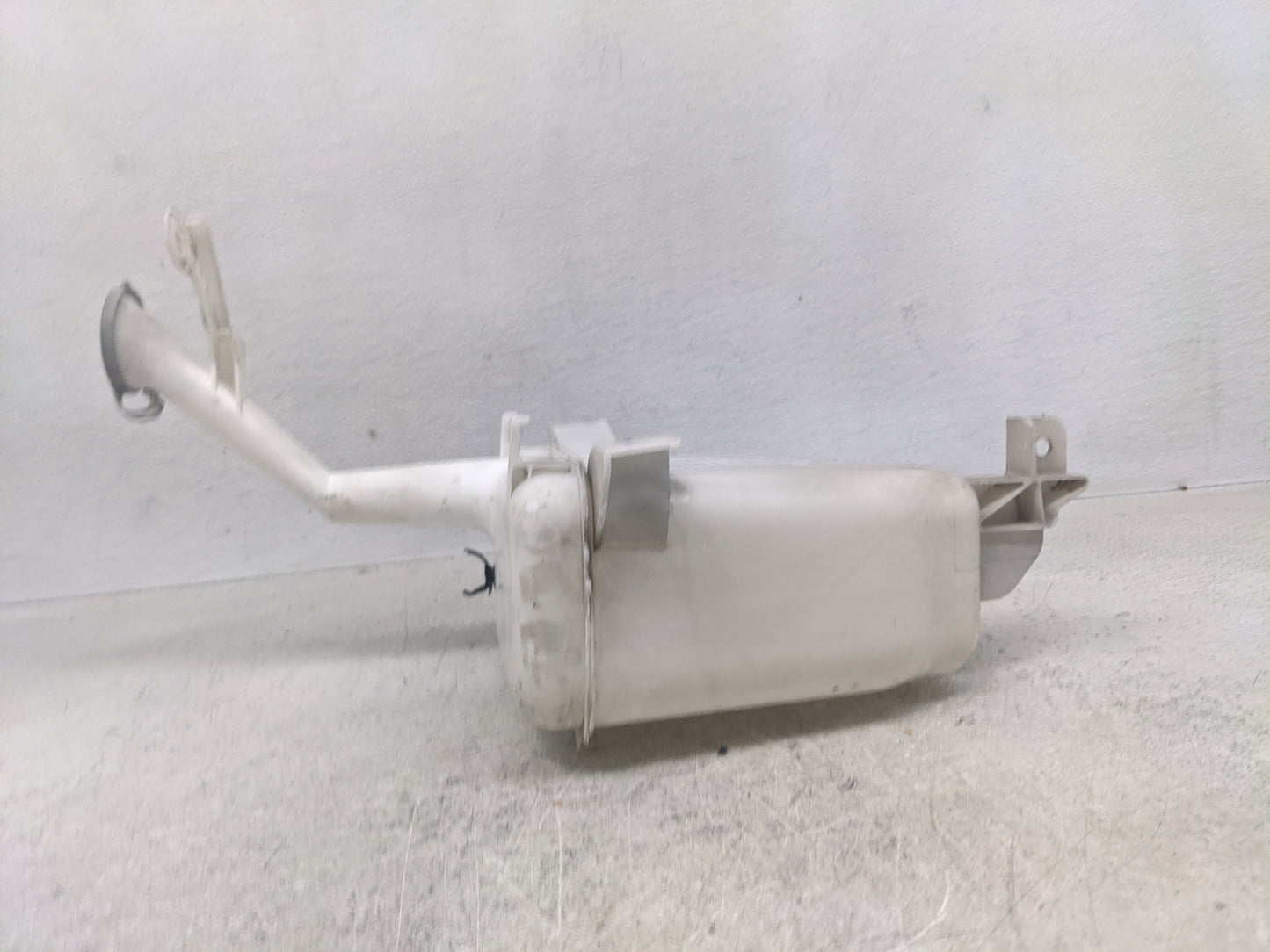 2007-2012 Nissan Versa Windshield Washer Fluid Reservoir Bottle Oem - Oemusedautoparts1.com