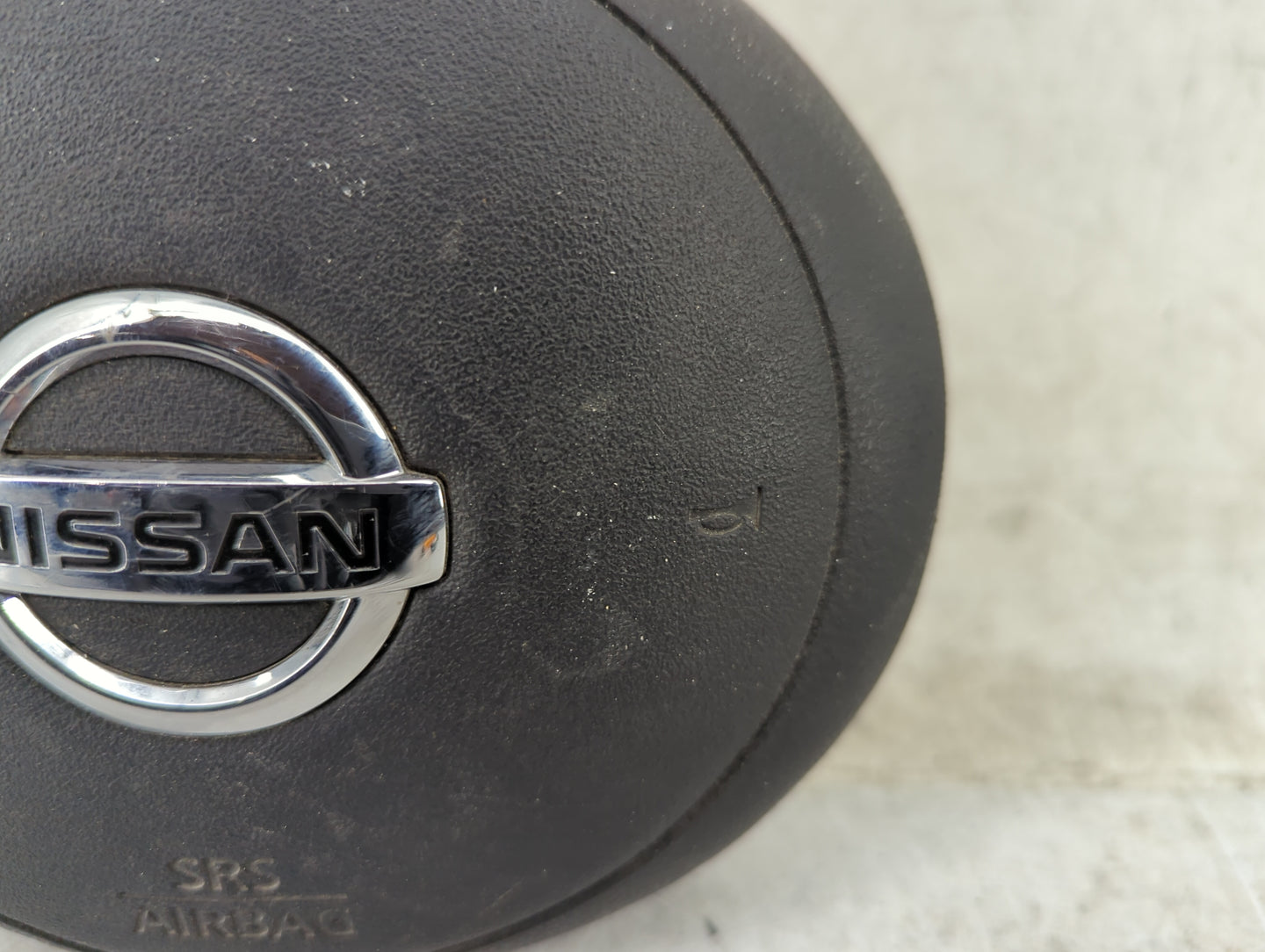 2012 Nissan Versa Air Bag Driver Left Steering Wheel Mounted P/N:VTFB8040933 BAM-PT1-1722 Fits OEM Used Auto Parts - Oemused