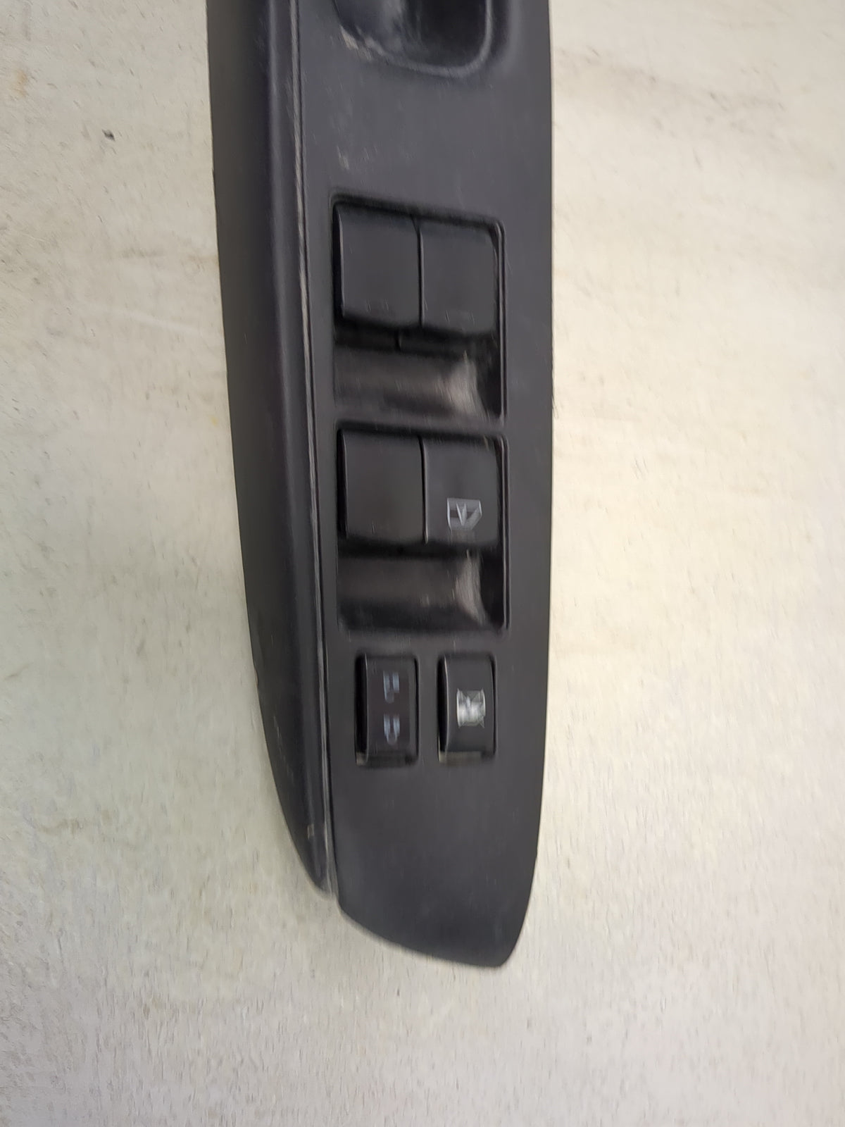 2012-2019 Nissan Versa Passenger Right Power Window Switch 1516643 - Oemusedautoparts1.com