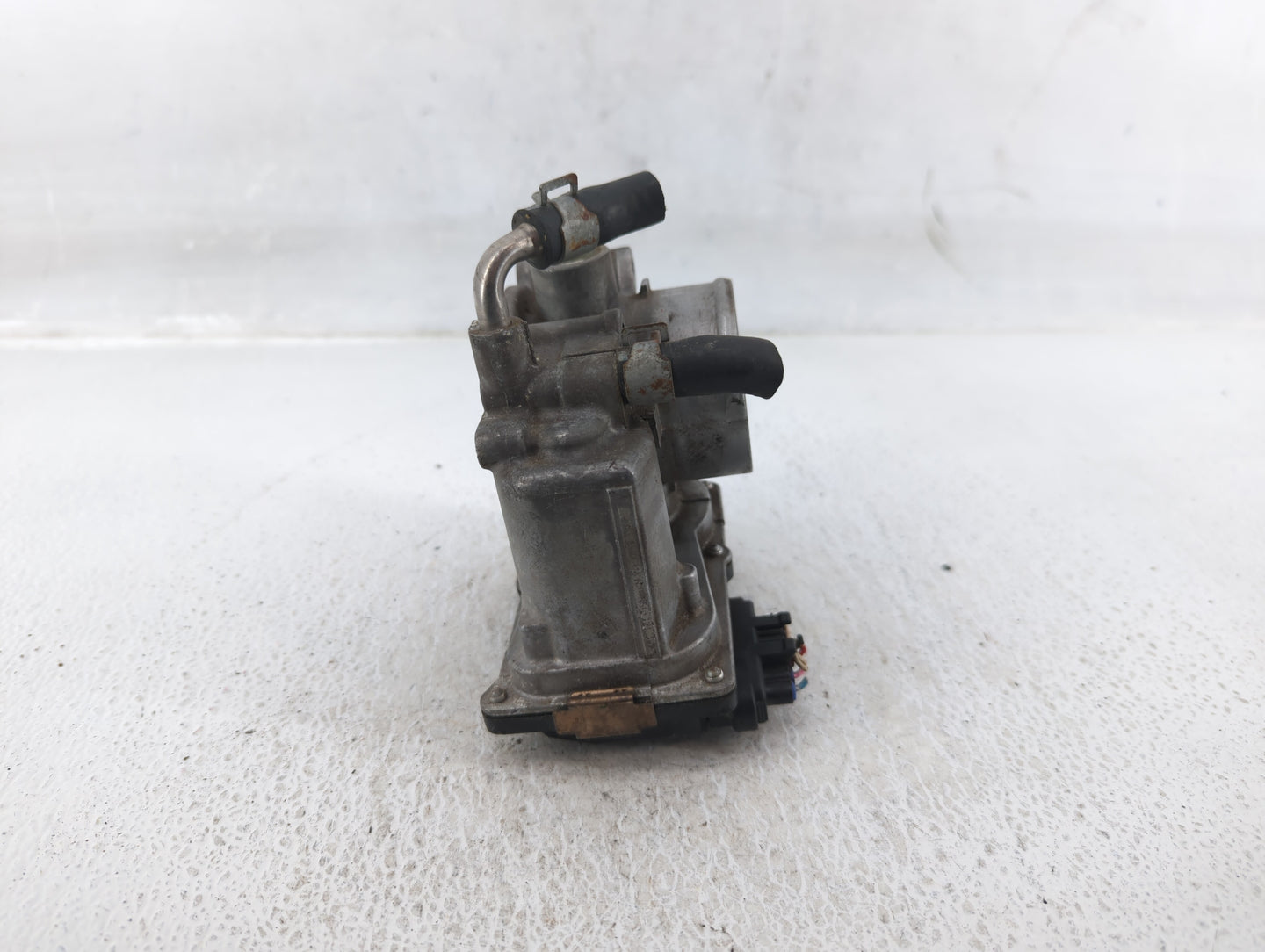 2012-2019 Nissan Versa Throttle Body Fits Fits 2012 2013 2014 2015 2016 2017 2018 2019 OEM Used Auto Parts - Oemusedautopart