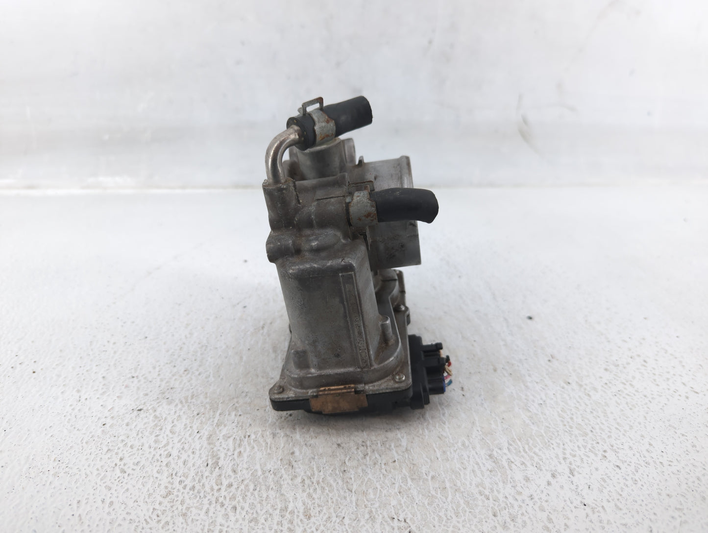 2012-2019 Nissan Versa Throttle Body Fits Fits 2012 2013 2014 2015 2016 2017 2018 2019 OEM Used Auto Parts - Oemusedautopart