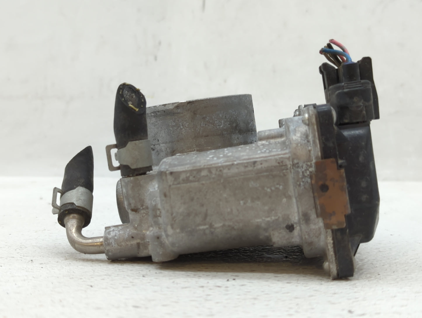 2012-2019 Nissan Versa Throttle Body P/N:3AA50-02 A Fits Fits 2012 2013 2014 2015 2016 2017 2018 2019 OEM Used Auto Parts - 