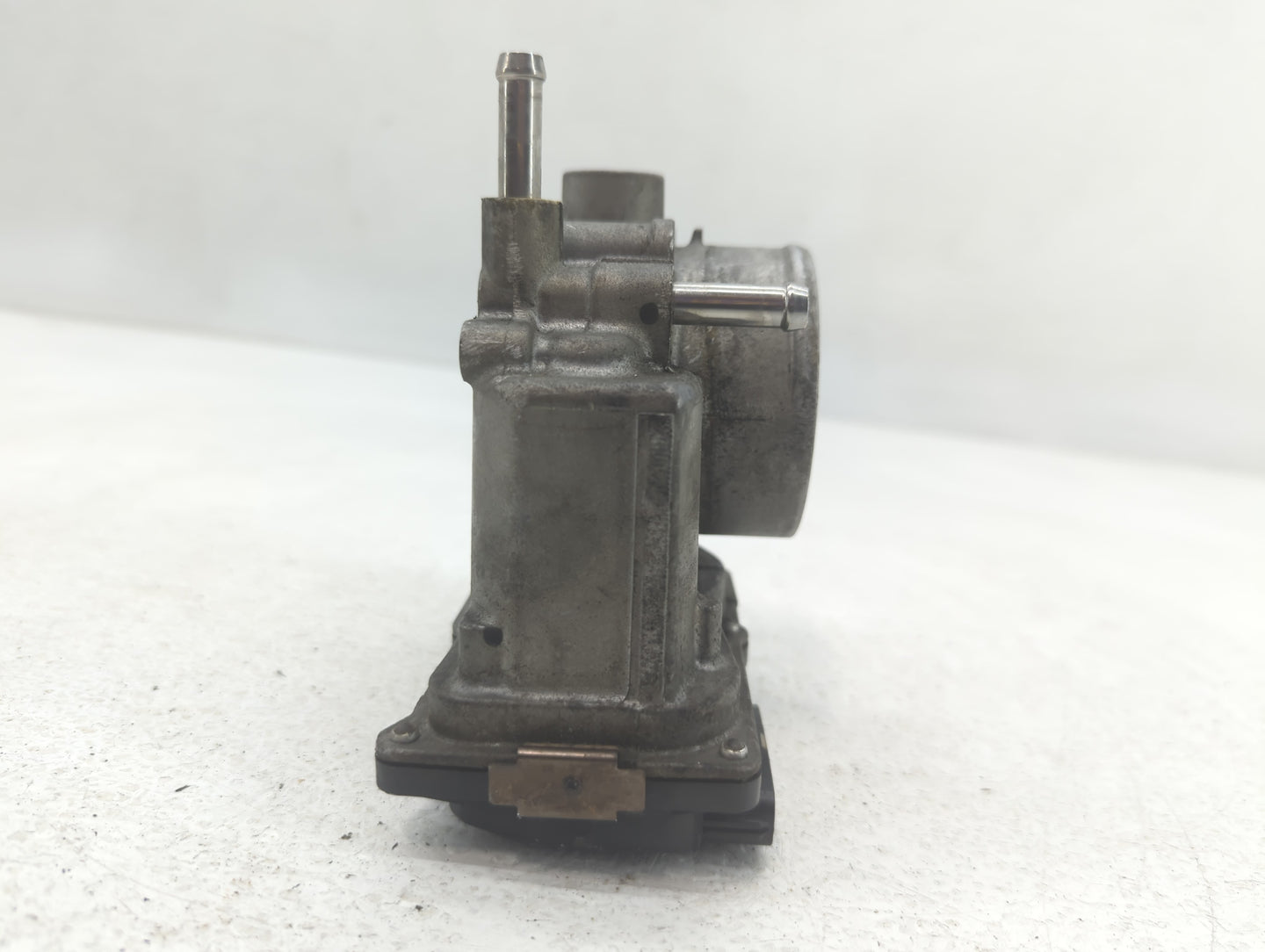 2007-2012 Nissan Versa Throttle Body P/N:02349 ET-A60-02 D Fits OEM Used Auto Parts - Oemusedautoparts1.com