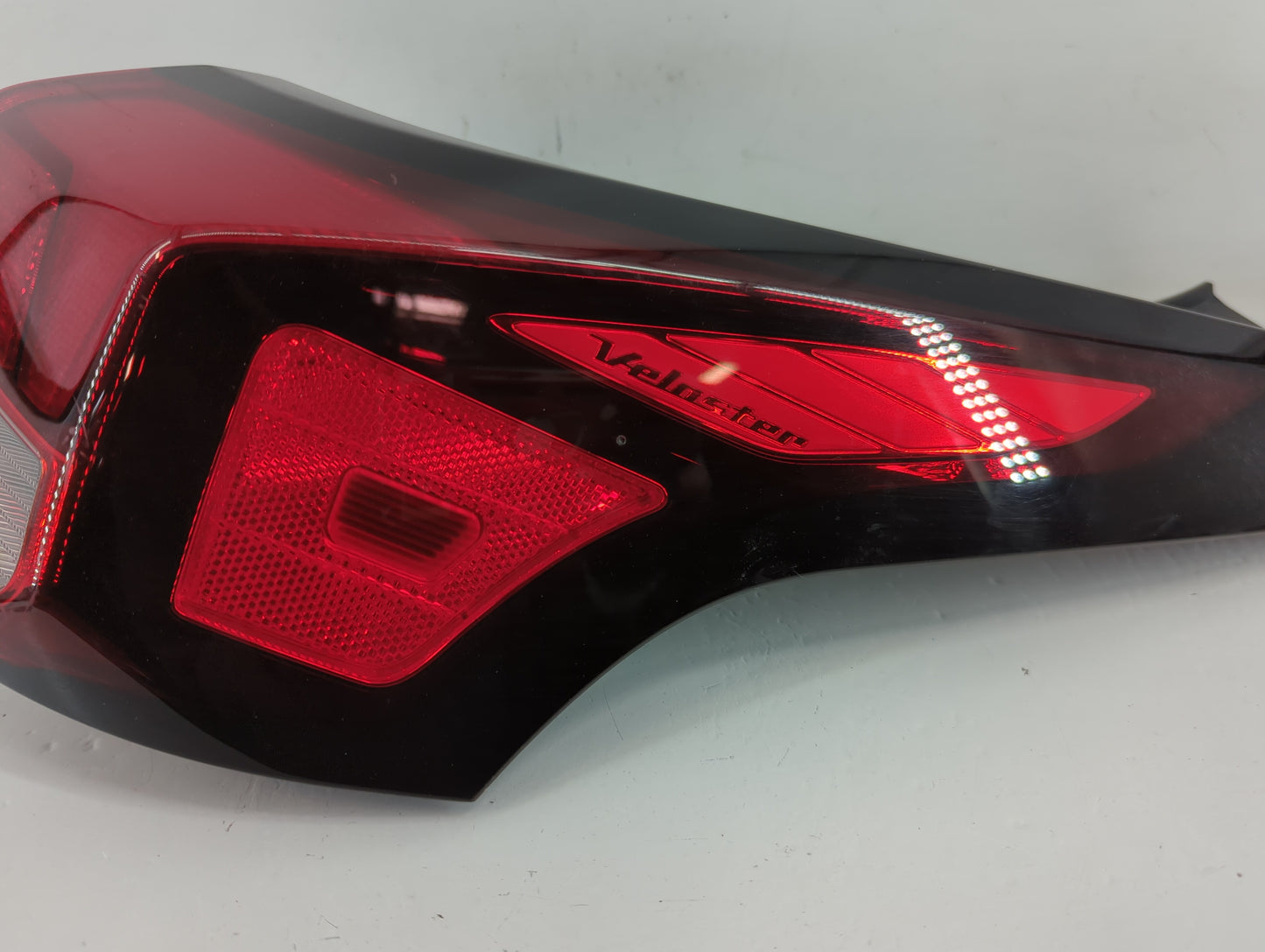 2007-2012 Nissan Versa Tail Light Assembly Passenger Right OEM P/N:180814 Fits Fits 2007 2008 2009 2010 2011 2012 OEM Used A