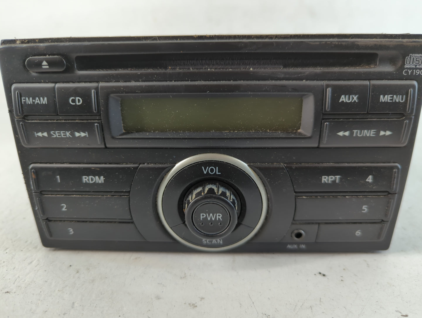 2012-2014 Nissan Versa Am Fm Cd Player Radio Receiver - Oemusedautoparts1.com