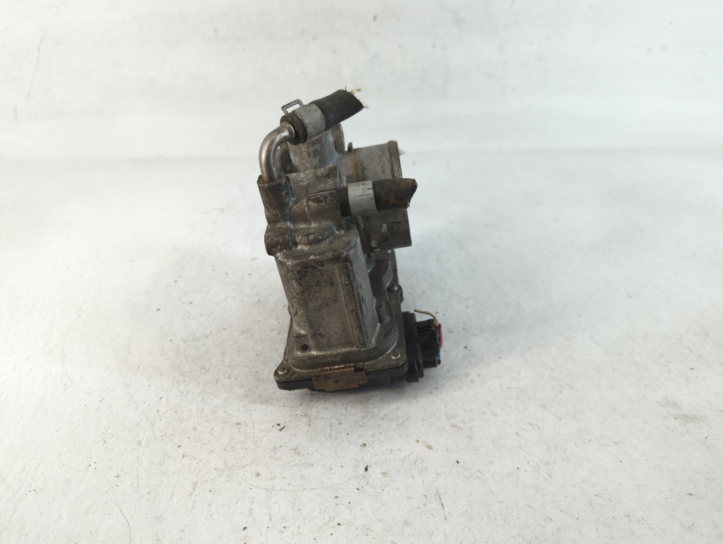 2012-2019 Nissan Versa Throttle Body P/N:3AA50-02 F Fits Fits 2012 2013 2014 2015 2016 2017 2018 2019 OEM Used Auto Parts - 