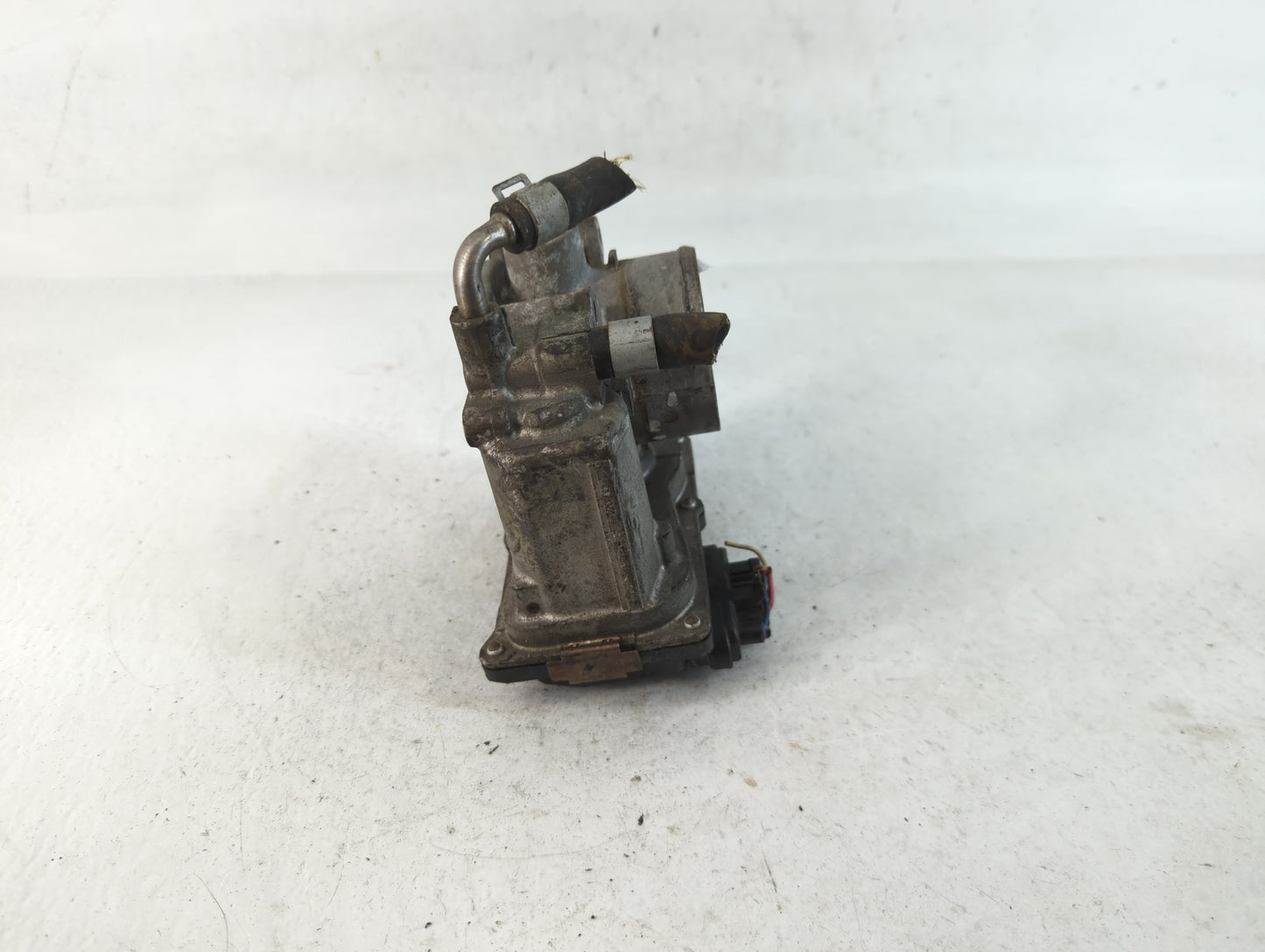 2012-2019 Nissan Versa Throttle Body P/N:3AA50-02 F Fits Fits 2012 2013 2014 2015 2016 2017 2018 2019 OEM Used Auto Parts - 