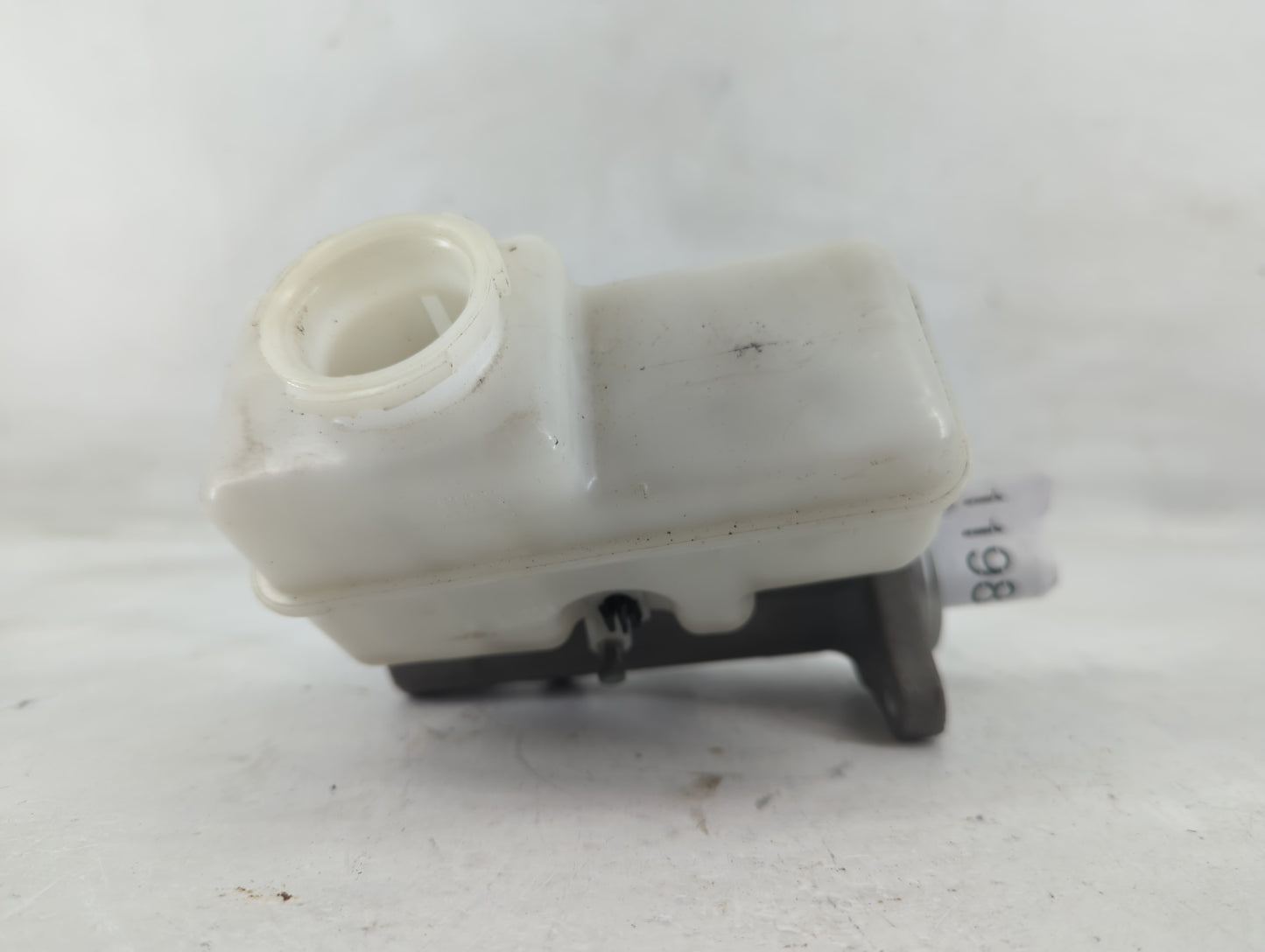 2008-2015 Nissan Xterra Brake Master Cylinder 1198841 - Oemusedautoparts1.com