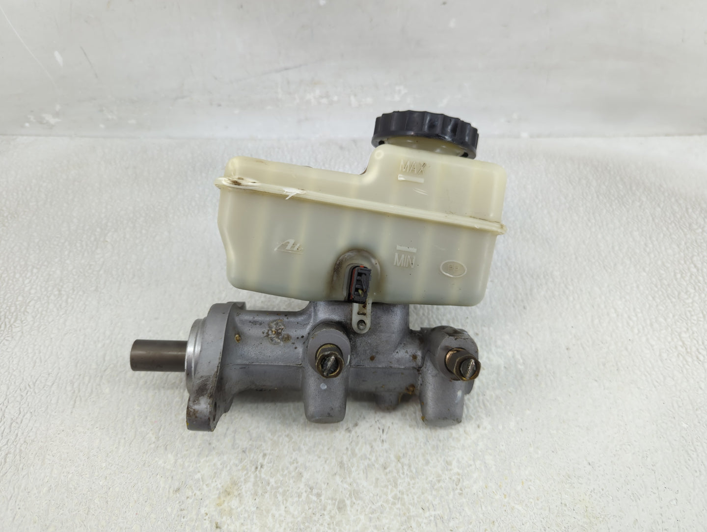 2008-2015 Nissan Xterra Brake Master Cylinder 1312493 - Oemusedautoparts1.com