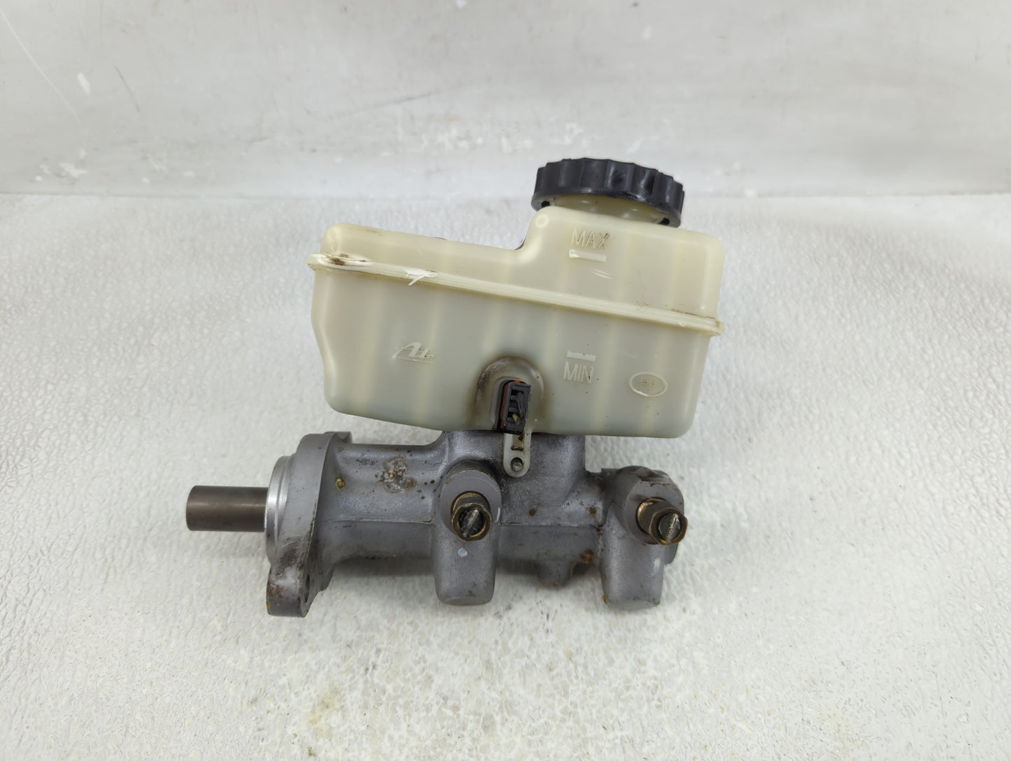2008-2015 Nissan Xterra Brake Master Cylinder 1312493 - Oemusedautoparts1.com