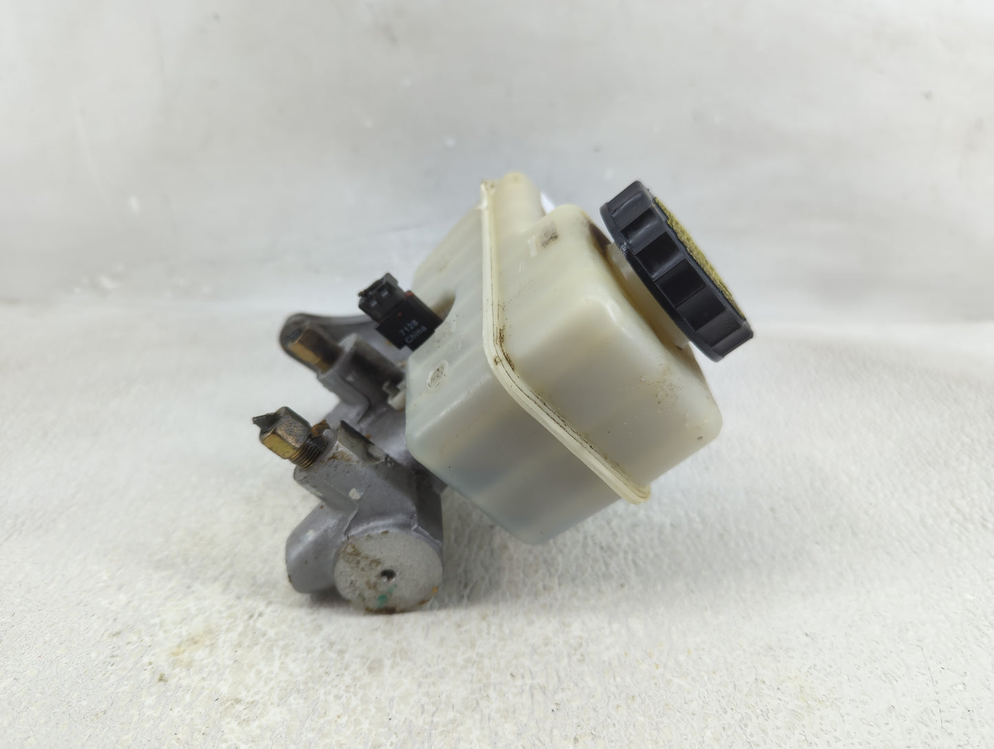 2008-2015 Nissan Xterra Brake Master Cylinder 1312493 - Oemusedautoparts1.com