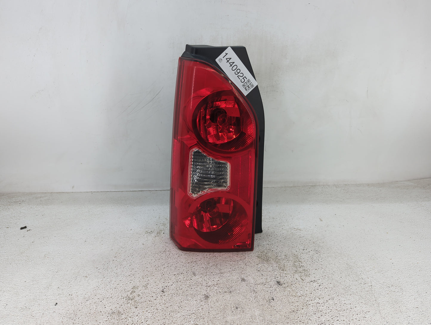 2005-2015 Nissan Xterra Tail Light Assembly Driver Left OEM Fits Fits 2005 2006 2007 2008 2009 2010 2011 2012 2013 2014 2015