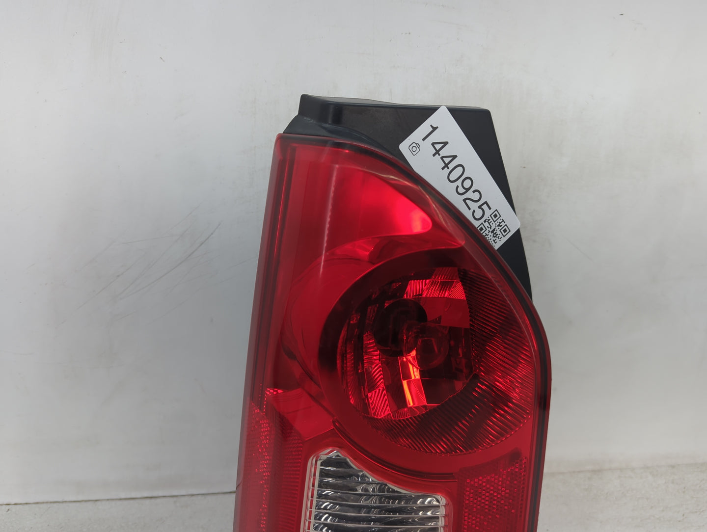 2005-2015 Nissan Xterra Tail Light Assembly Driver Left OEM Fits Fits 2005 2006 2007 2008 2009 2010 2011 2012 2013 2014 2015