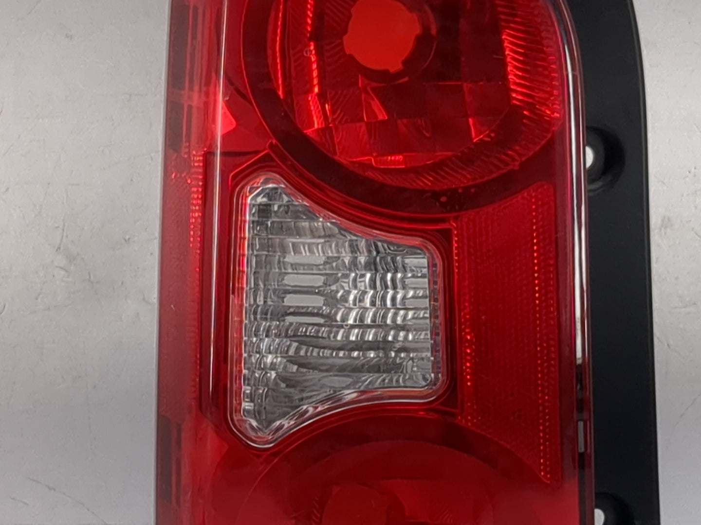 2005-2015 Nissan Xterra Tail Light Assembly Passenger Right OEM P/N:949-602 Fits OEM Used Auto Parts - Oemusedautoparts1.com