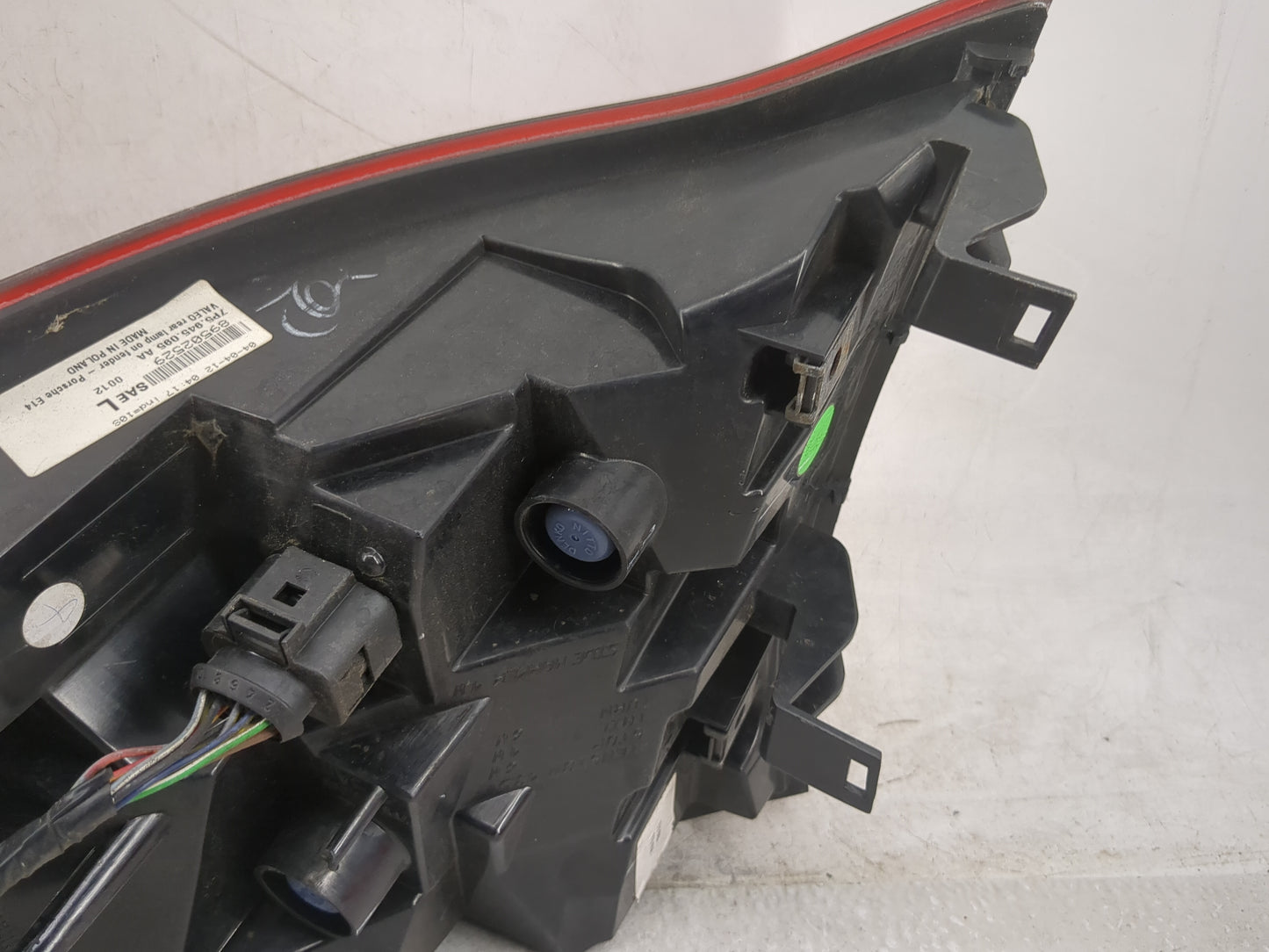 2011-2014 Porsche Cayenne Tail Light Assembly Driver Left OEM P/N:7P5 945 095 AA 89502529 Fits Fits 2011 2012 2013 2014 OEM 