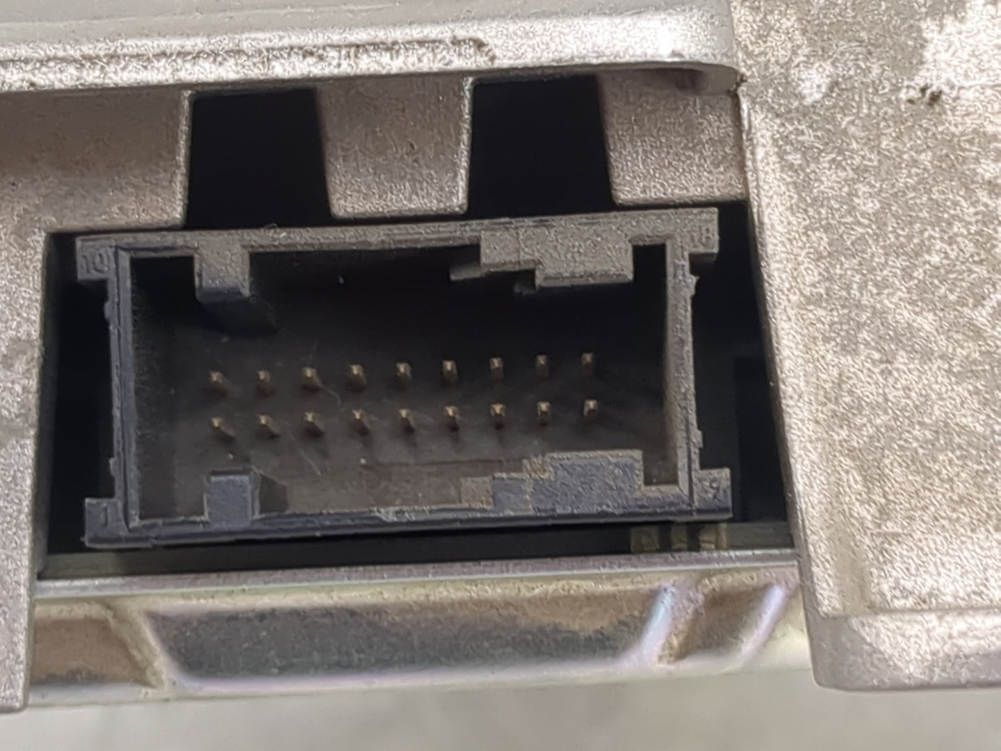 2011-2016 Porsche Cayenne Radio Speaker Amplifier - Oemusedautoparts1.com