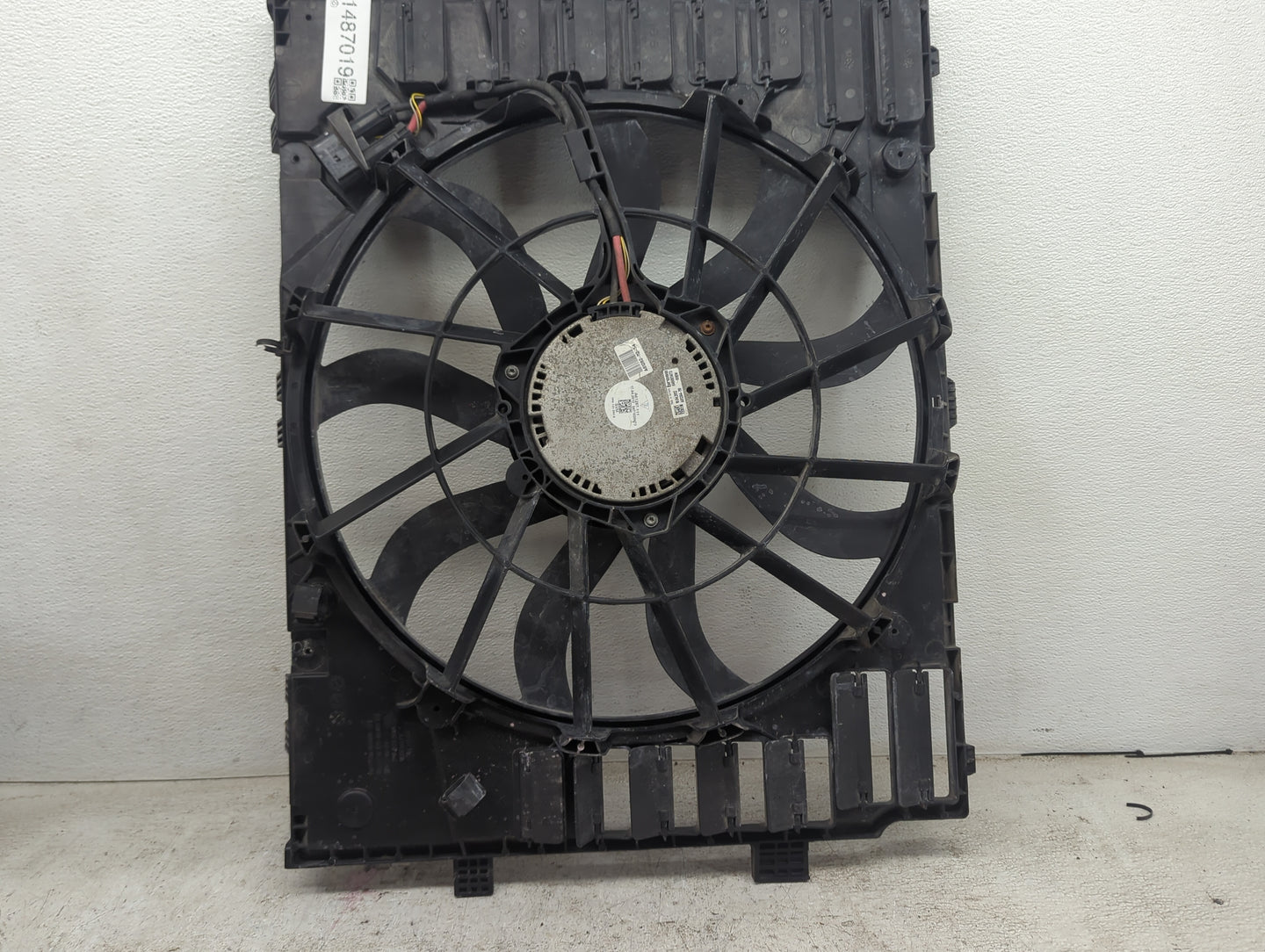 2011-2018 Porsche Cayenne Electric Radiator Cooling Fan Motor Assembly P/N:7P0121203F 7L0959455F Fits OEM Used Auto Parts - 