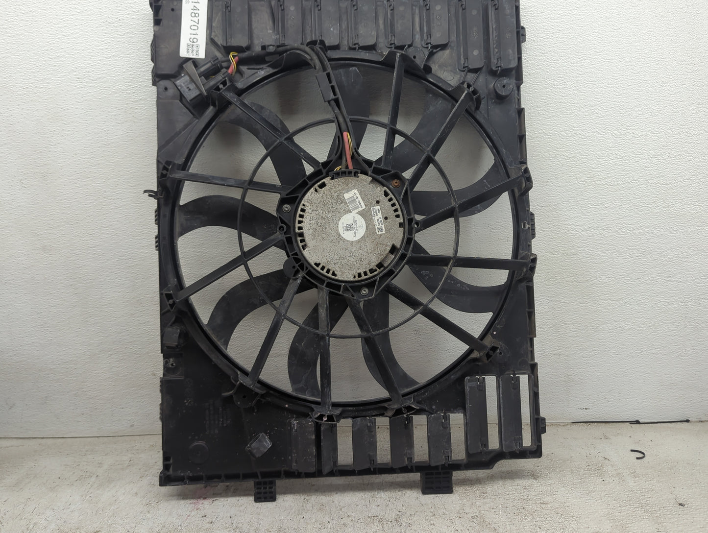 2011-2018 Porsche Cayenne Electric Radiator Cooling Fan Motor Assembly P/N:7P0121203F 7L0959455F Fits OEM Used Auto Parts - 