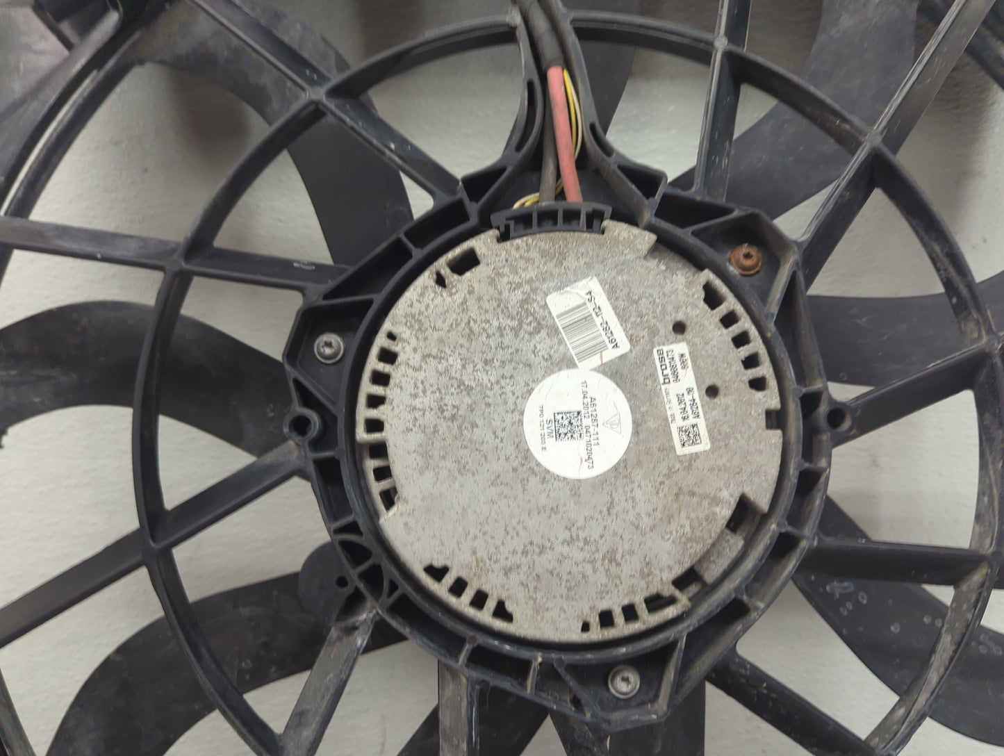 2011-2018 Porsche Cayenne Electric Radiator Cooling Fan Motor Assembly P/N:7P0121203F 7L0959455F Fits OEM Used Auto Parts - 