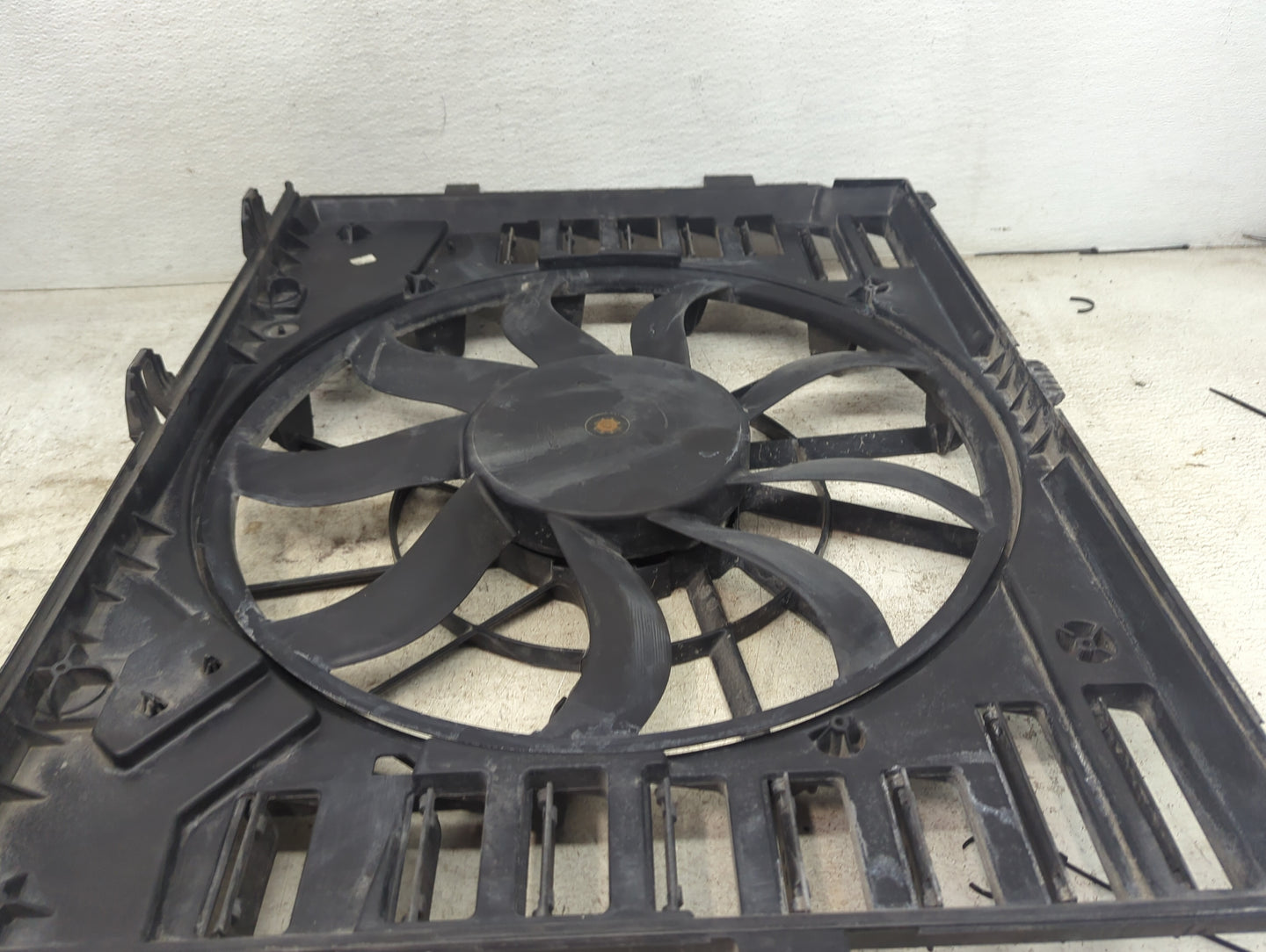 2011-2018 Porsche Cayenne Electric Radiator Cooling Fan Motor Assembly P/N:7P0121203F 7L0959455F Fits OEM Used Auto Parts - 