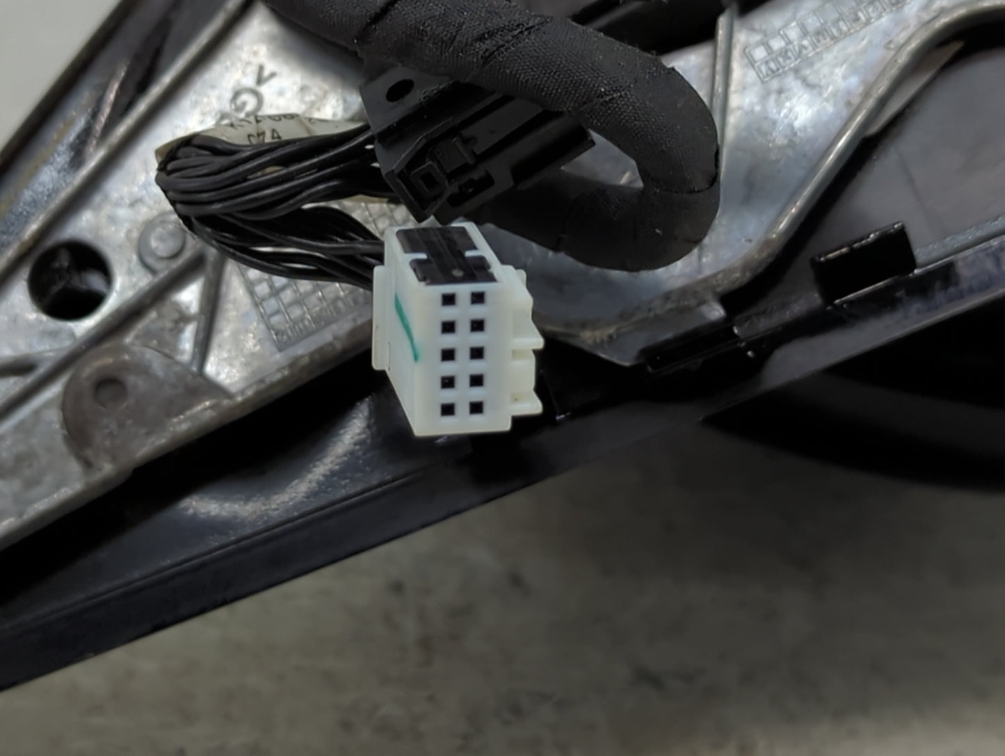 2012 S550 Mercedes Benz Driver Side View Mirror - Left Door Mirror OEM Used - Oemusedautoparts1.com