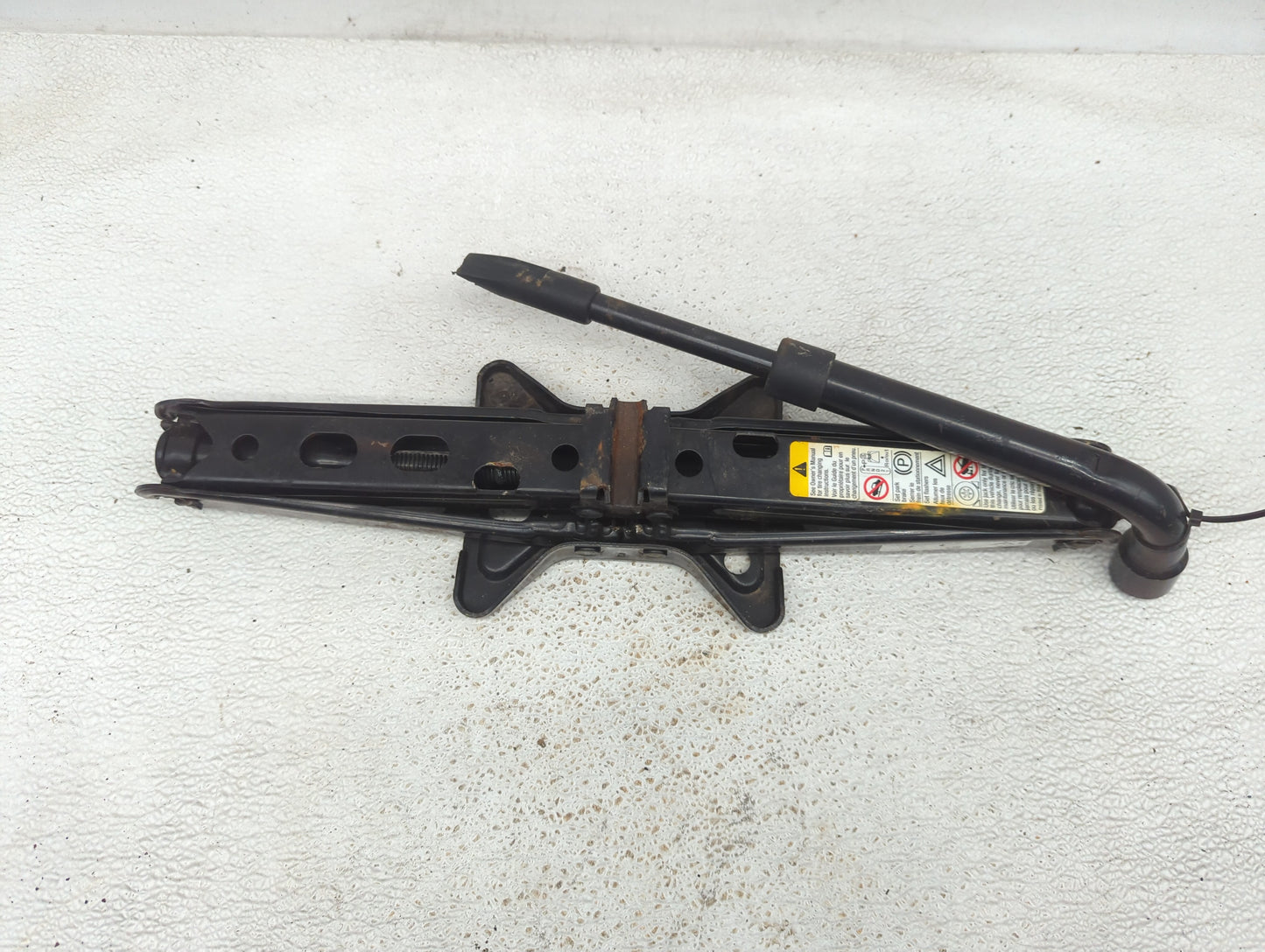2012 Saturn Vue Spare Scissor Car Jack - Oemusedautoparts1.com