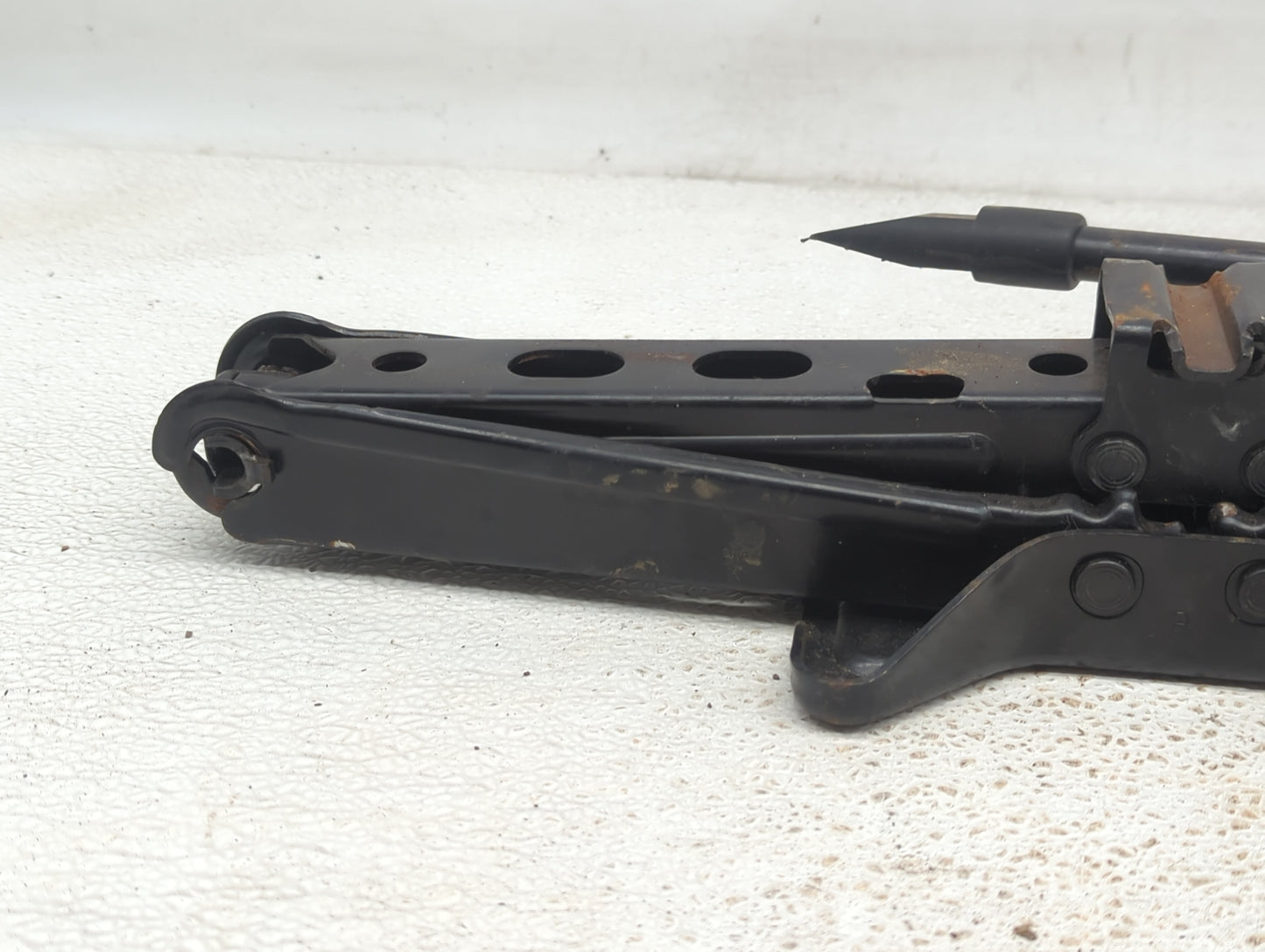 2012 Saturn Vue Spare Scissor Car Jack - Oemusedautoparts1.com
