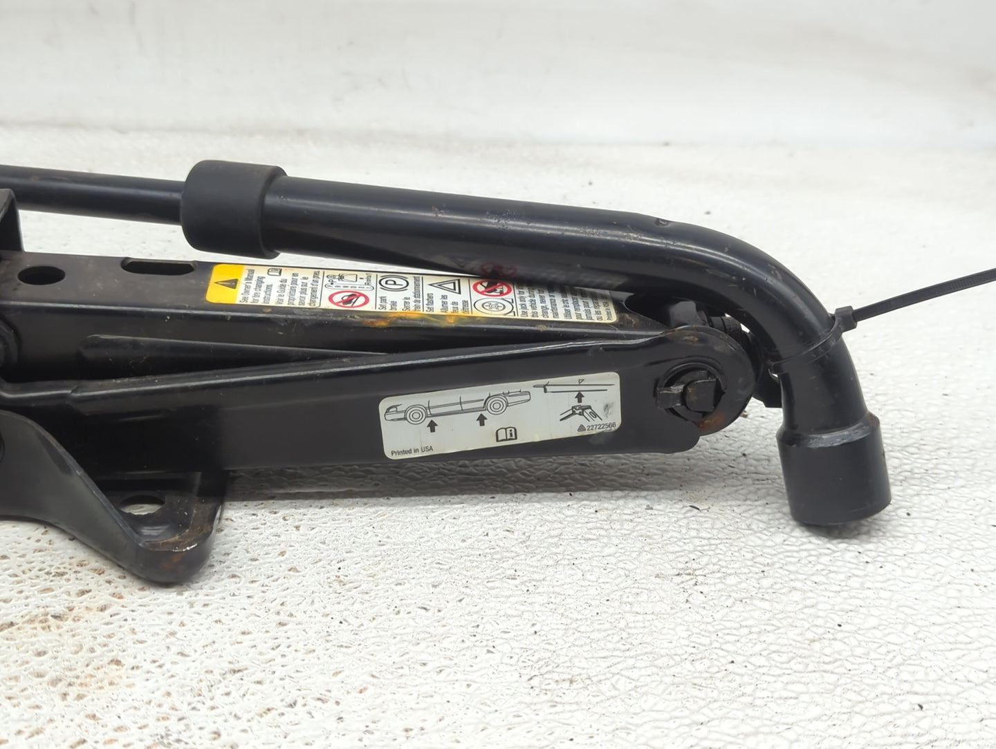 2012 Saturn Vue Spare Scissor Car Jack - Oemusedautoparts1.com
